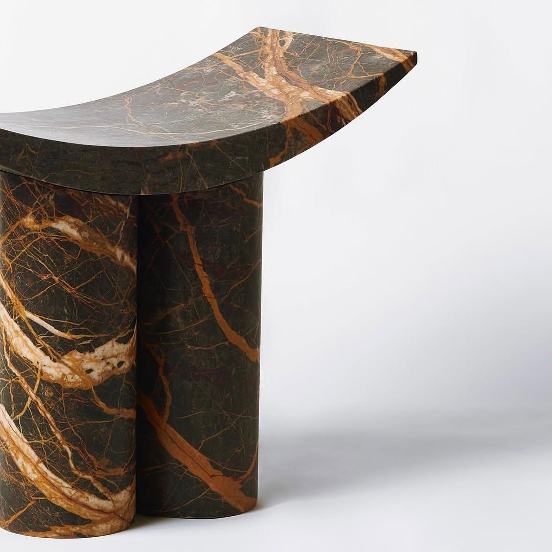 Tabouret Gamma en marbre Port Laurent par Pietro Franceschini Neuf - En vente à Geneve, CH
