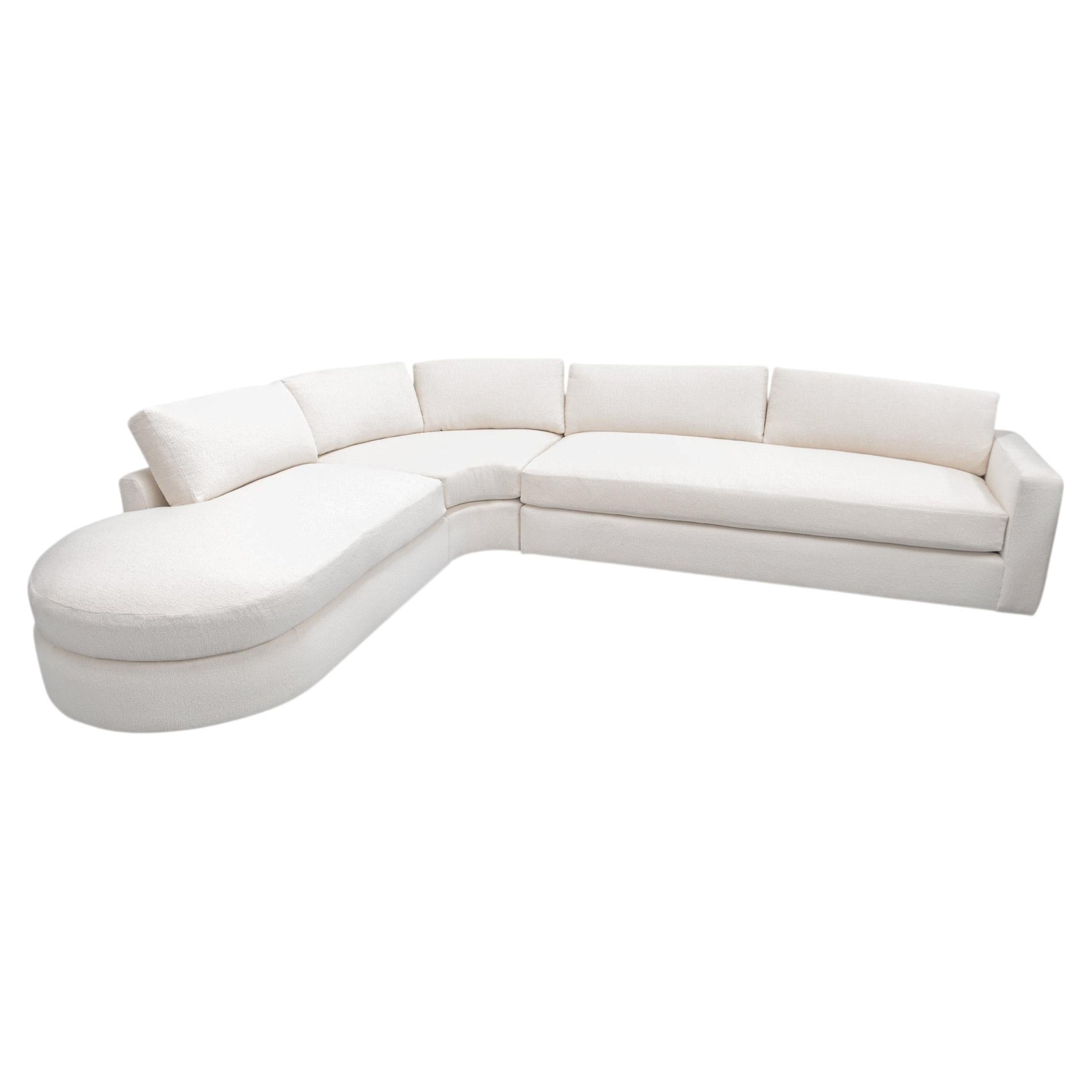 Sofá modular curvo con chaise longue redondeada en bouclé color marfil, personalizable en venta