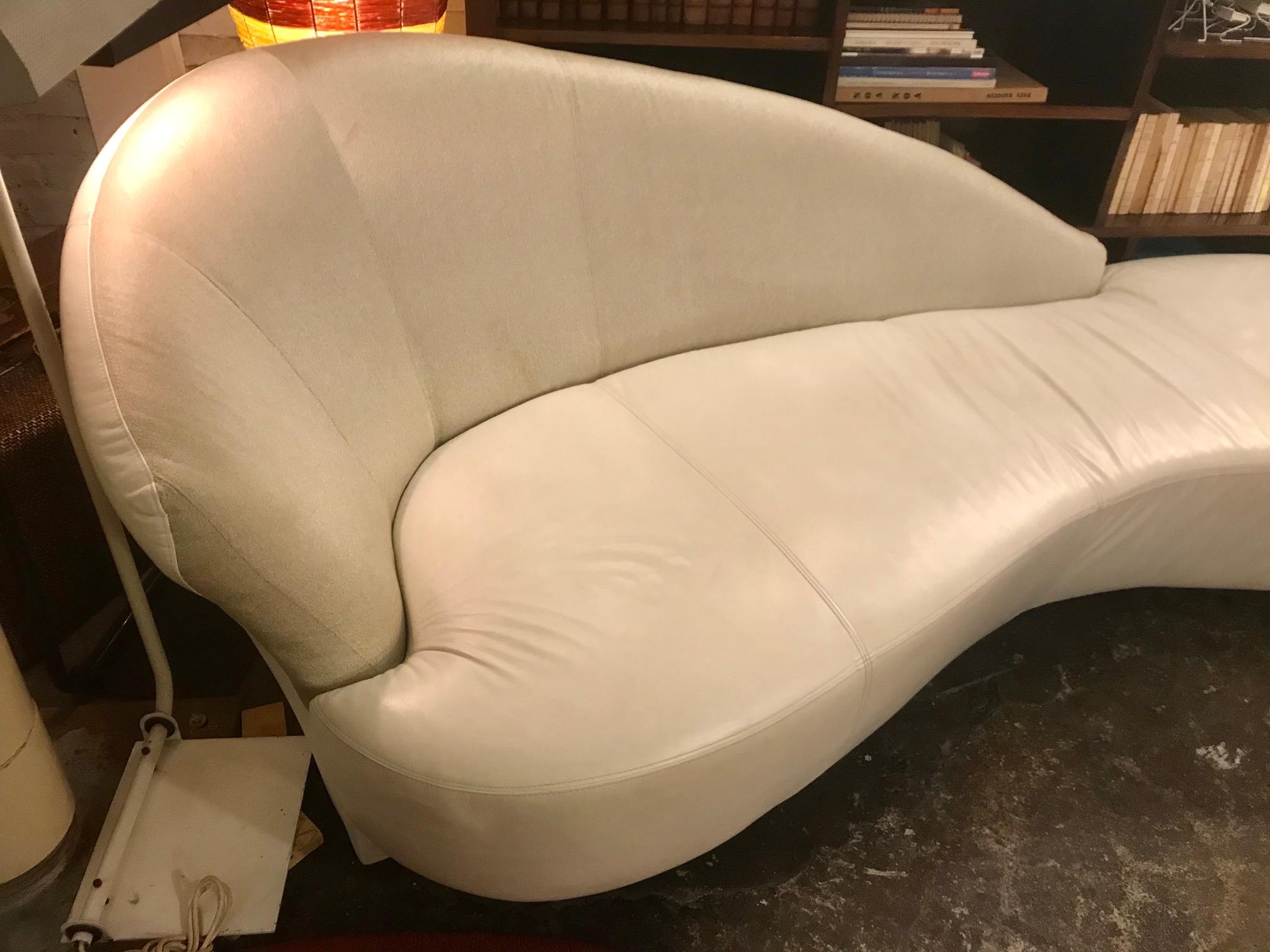Curved Serpentine Cloud Sofa Mid-Century Modern In Good Condition For Sale In Saint-Ouen, FR