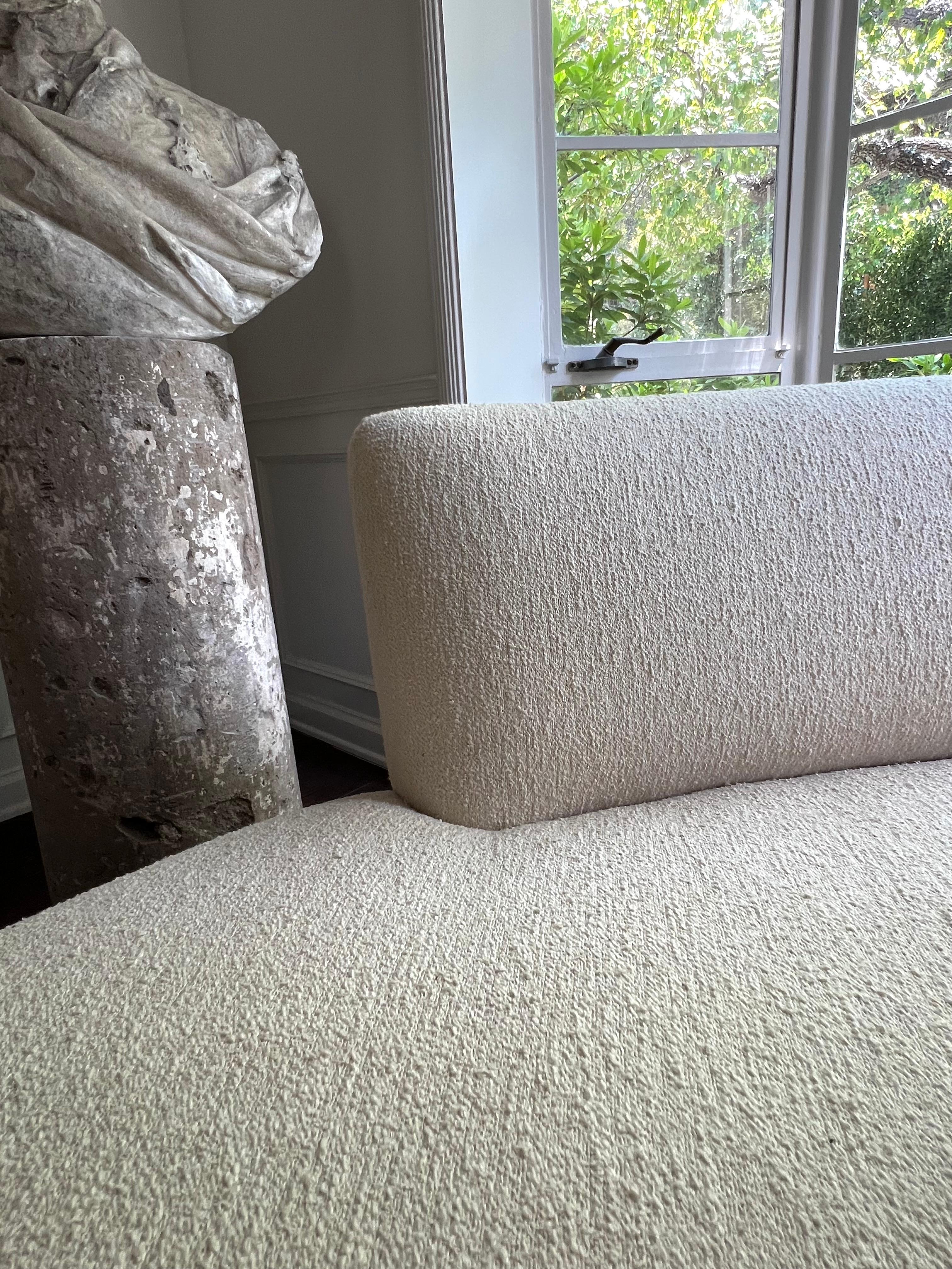 Curved Serpentine-Inspired Sofa in Creamy Boucle In Excellent Condition For Sale In West Hollywood, CA
