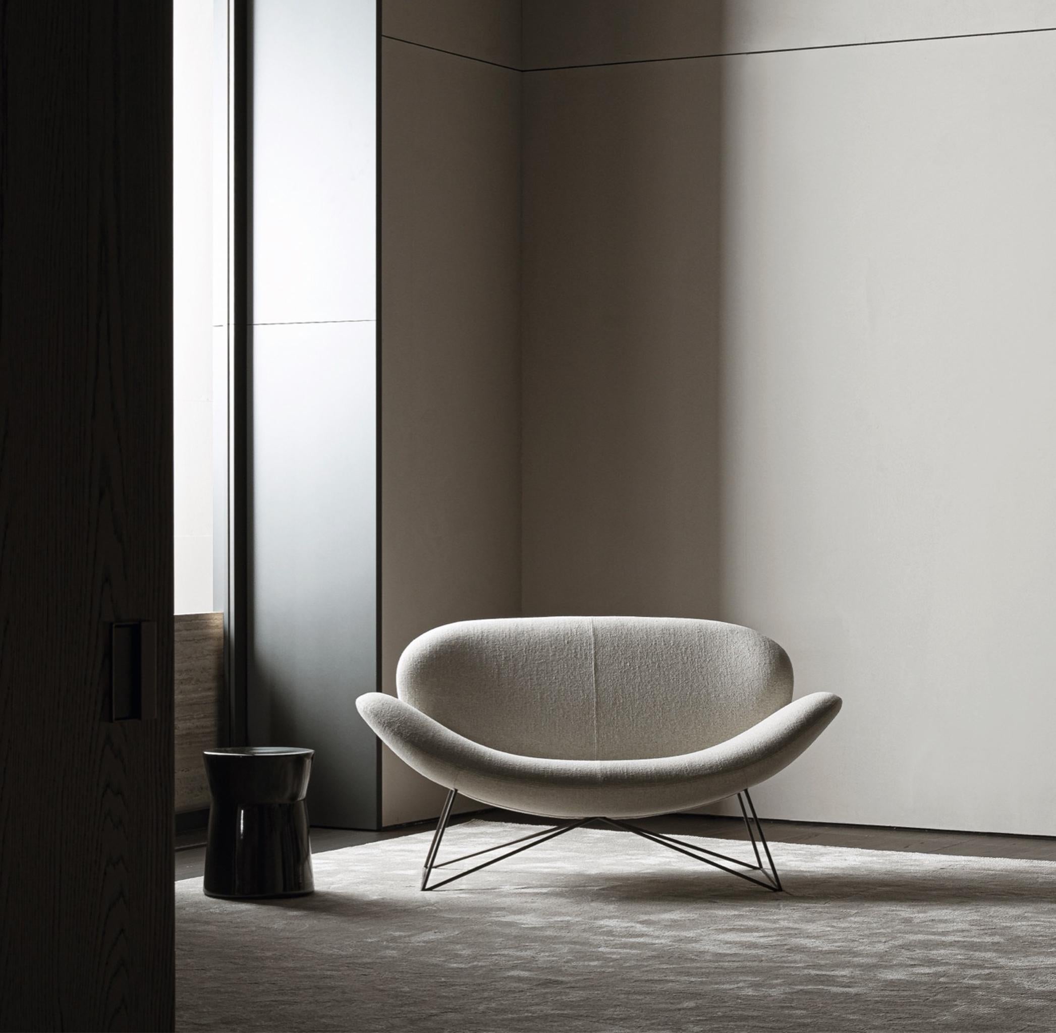 The Due Foglie Sofa draws inspiration from renowned design figure Gio Ponti's stunning 1954 Villa Planchart in Caracas. With its seamless curved shape and metallic base, the Due Foglie is plentiful for one and conducive to the intimate moments of