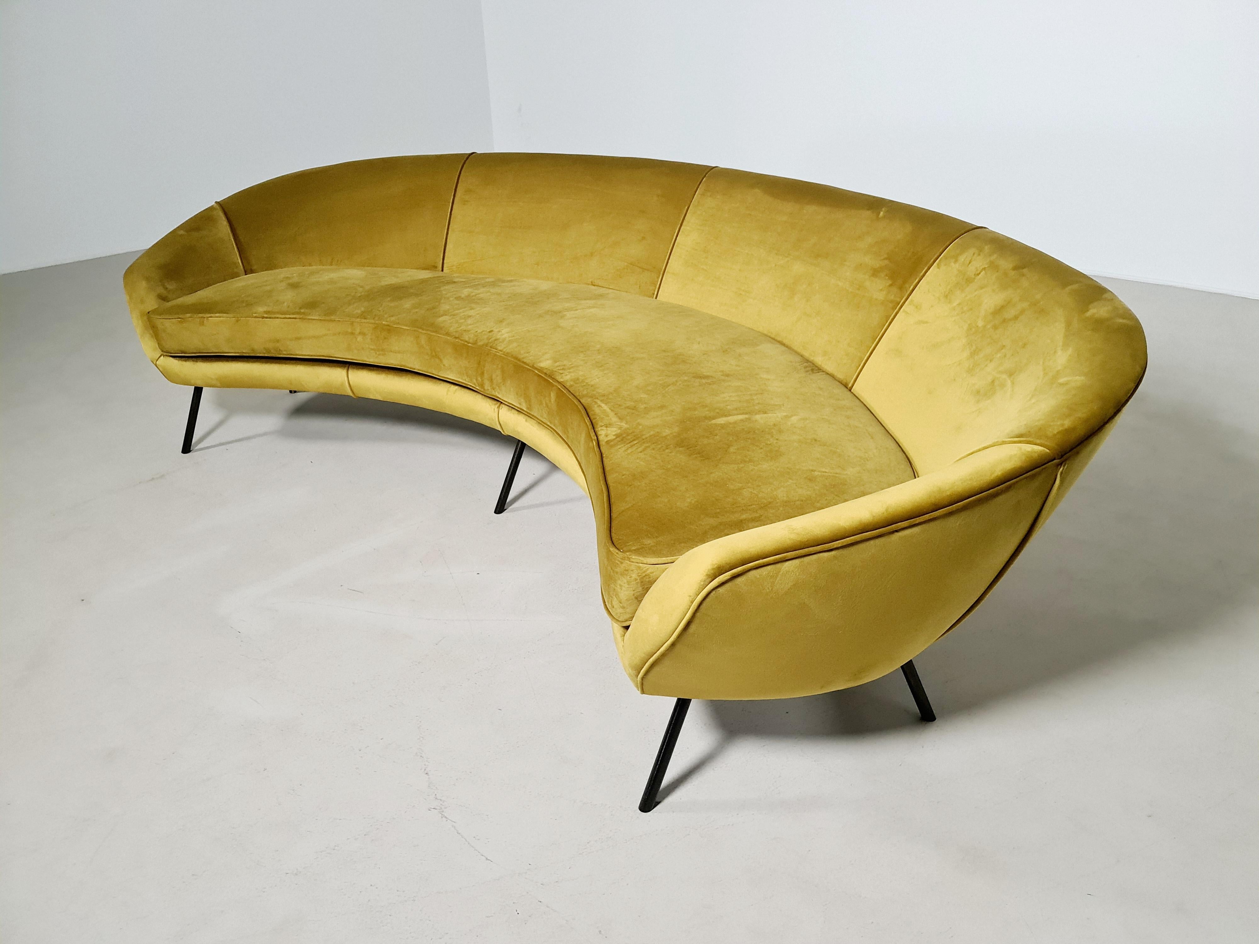 Mid-Century Modern Curved Shape Sofa in the Style of Ico Parisi, 1970s