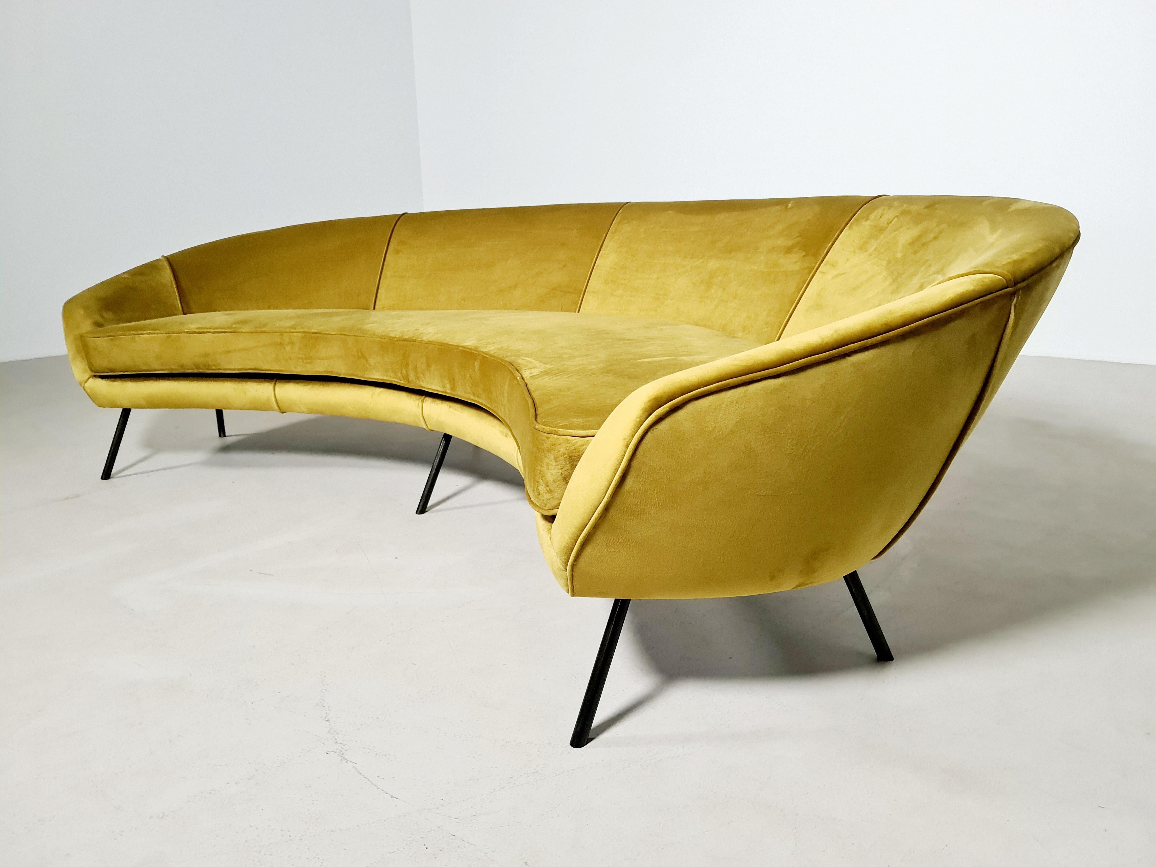 Italian Curved Shape Sofa in the Style of Ico Parisi, 1970s