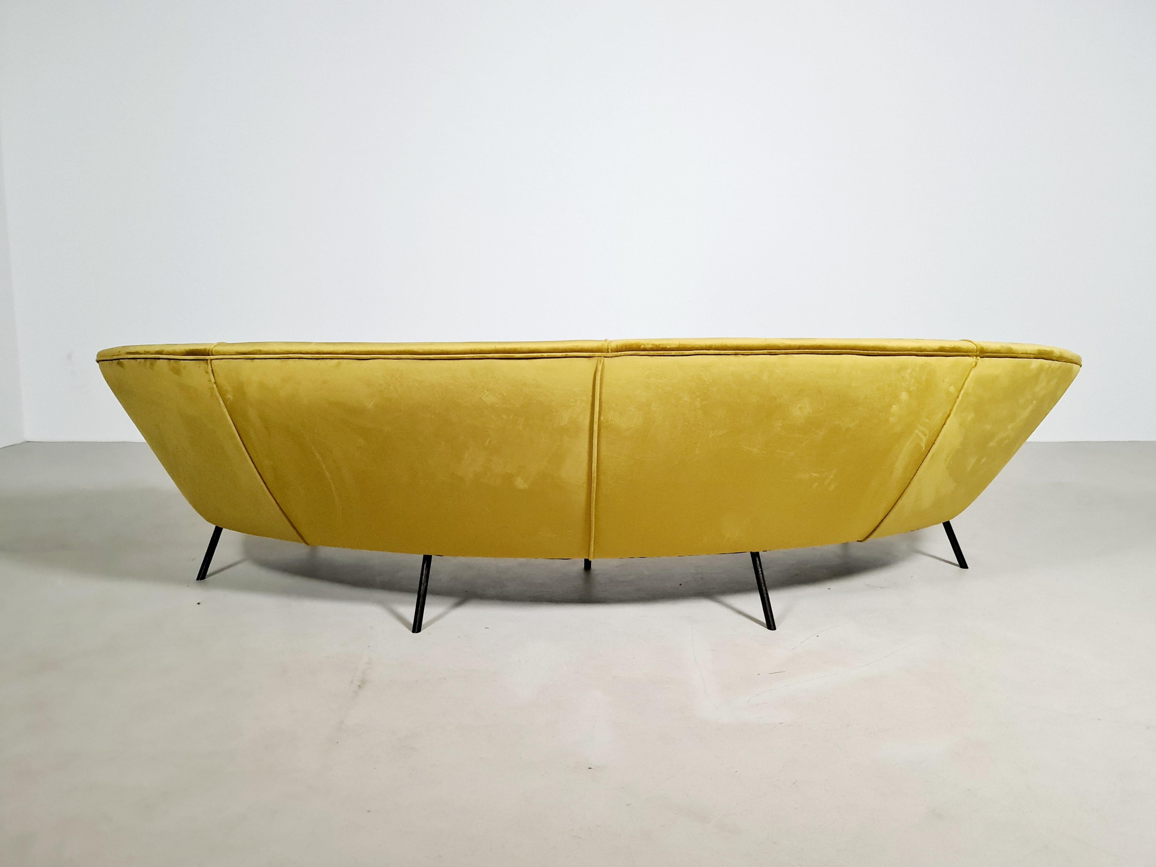 Curved Shape Sofa in the Style of Ico Parisi, 1970s In Good Condition In amstelveen, NL