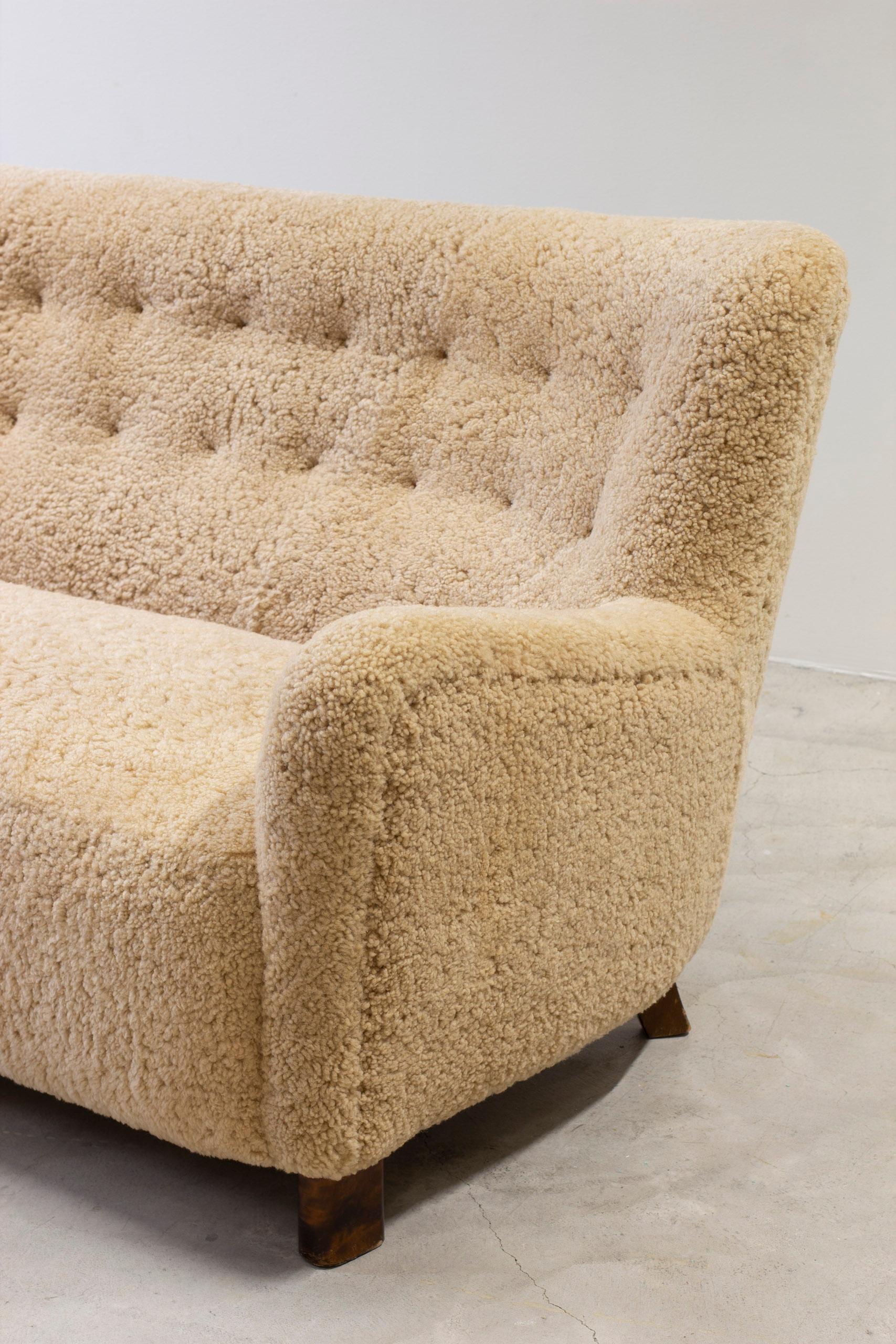 Danish Curved sheeps skin sofa model Fritz Hansen FH 1669, FDB production 1950s For Sale