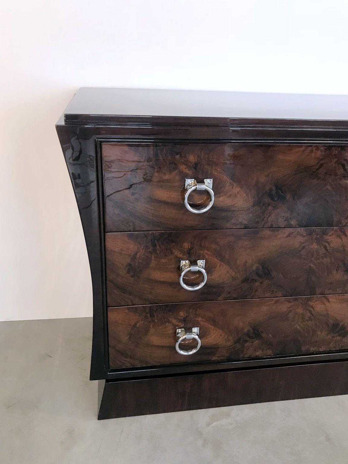 French Art Deco curved sides chest of drawers with lacquered colorized walnut and burl walnut veneer, chrome-plated handles.