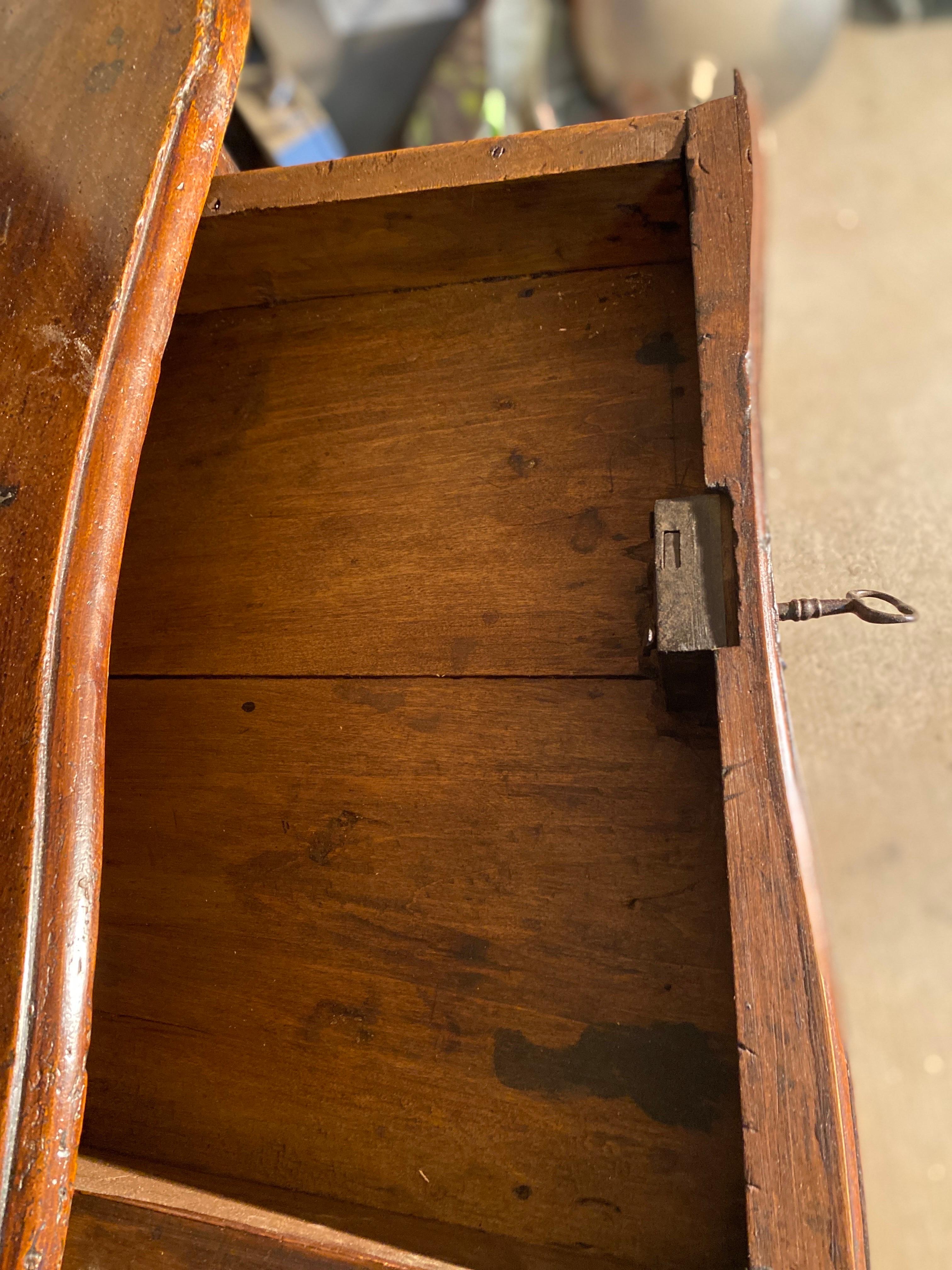 Gebogenes Sideboard aus dem 18. Jahrhundert im Louis XV.-Stil  im Angebot 13
