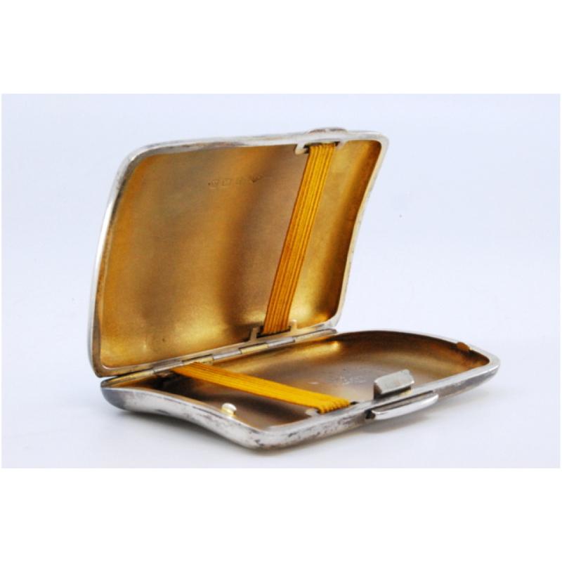 Description: Curved silver cigarette case with guilloche engraving, gilded interior and hinged lid. Metal: Silver. Origin: English. Brand: Birmingham. Weight: 75.09 grams. Dimensions: 7.7x6cm. Content: 925/1000. Assay Mark: Yes, 1905. Additional