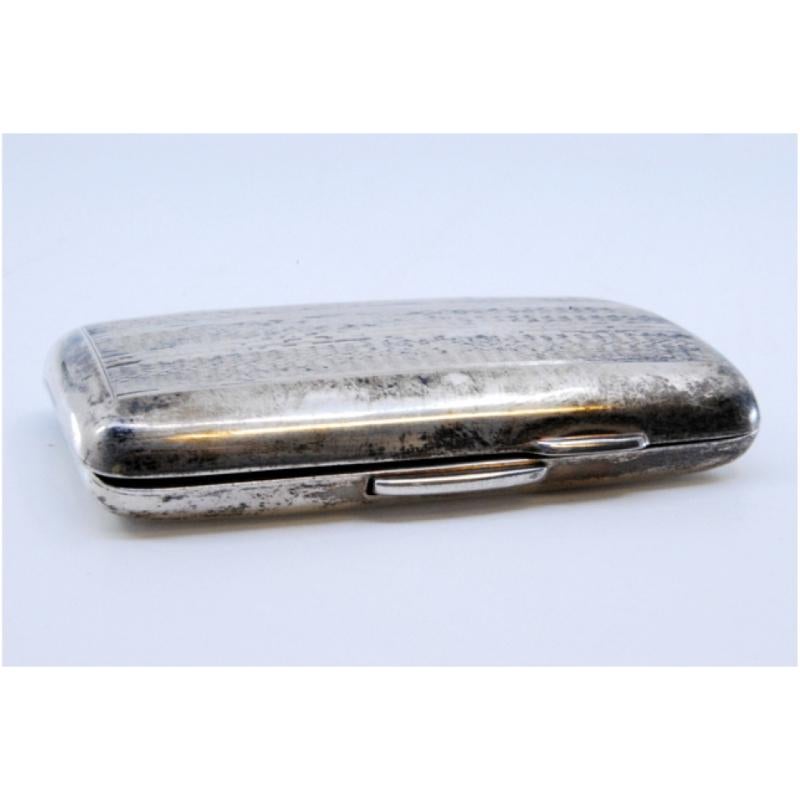Curved silver cigarette case w/ guilloche engraving, gold interior & hinged lid For Sale 2