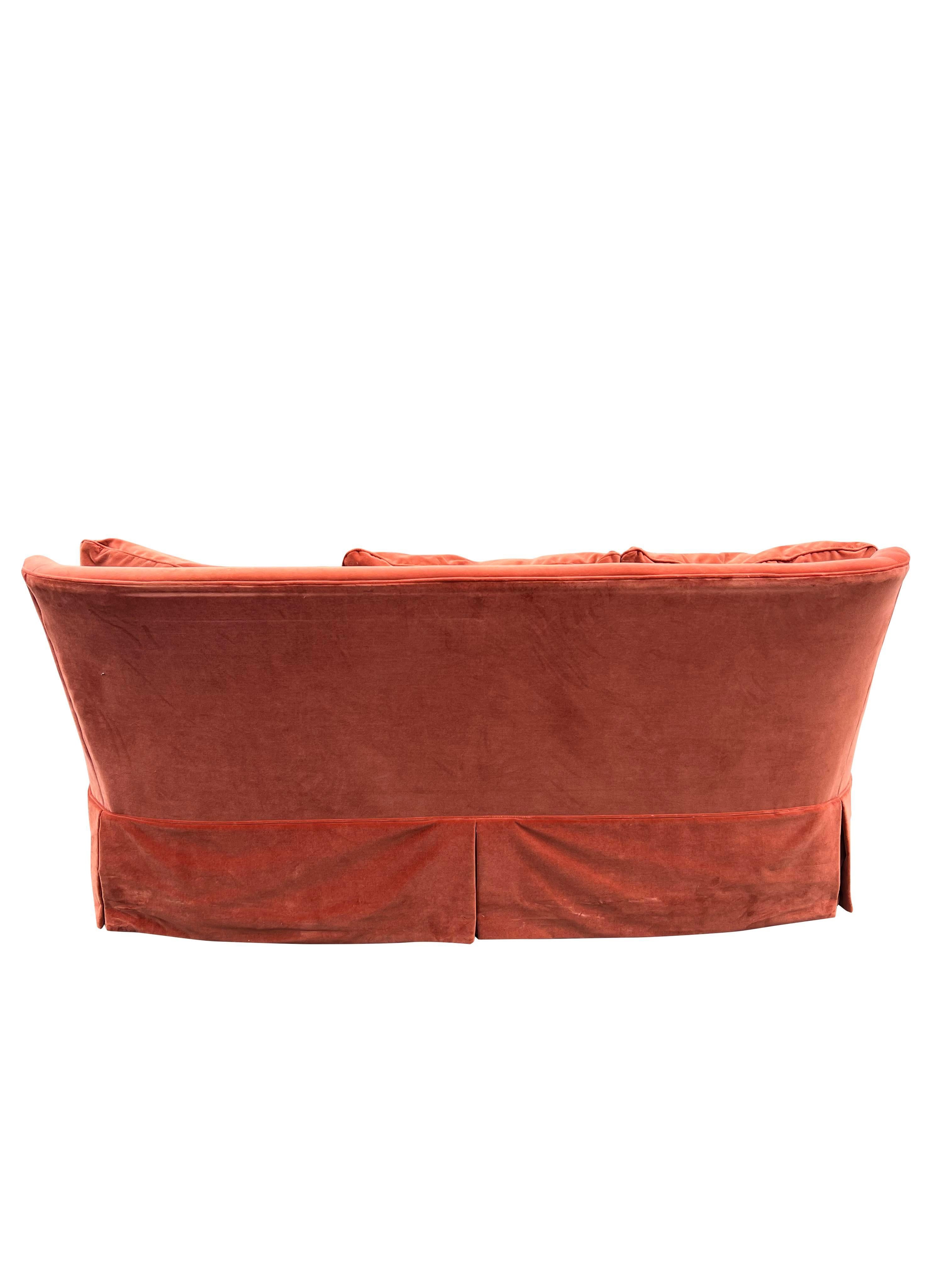 Divano con gonna curva in mohair e velluto a tre posti in arancione scuro in vendita 4