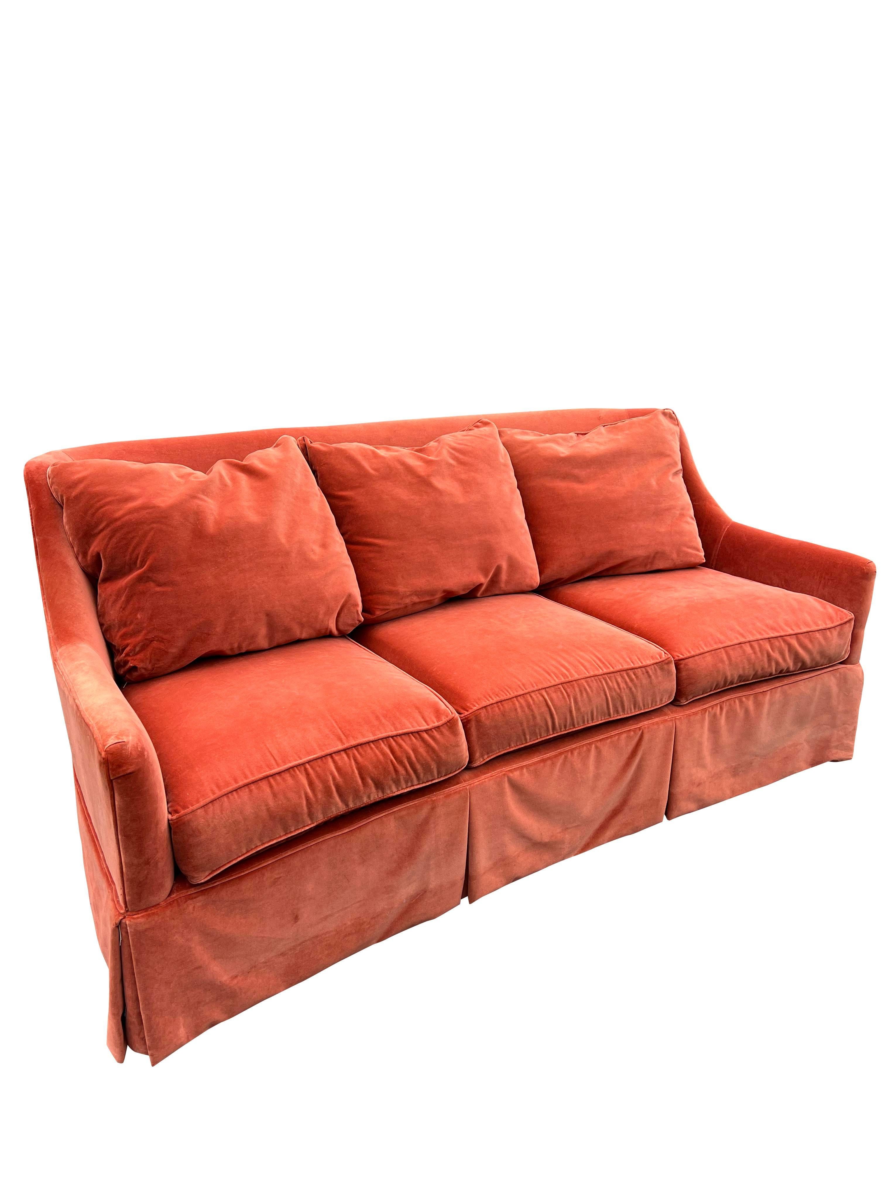 Divano con gonna curva in mohair e velluto a tre posti in arancione scuro in vendita 5