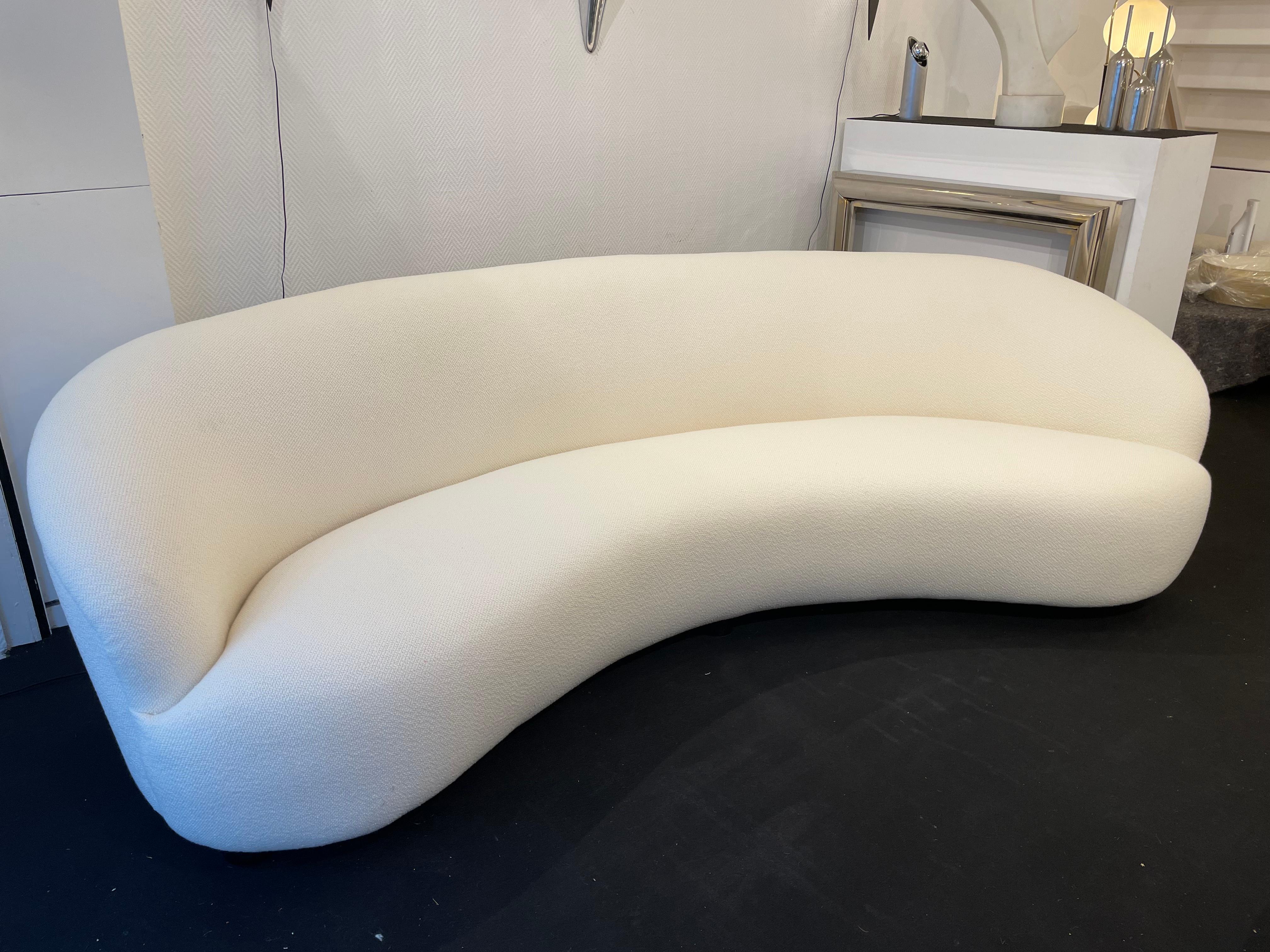 Curved sofa 
From 1960
Fabric by Lelièvre.
   