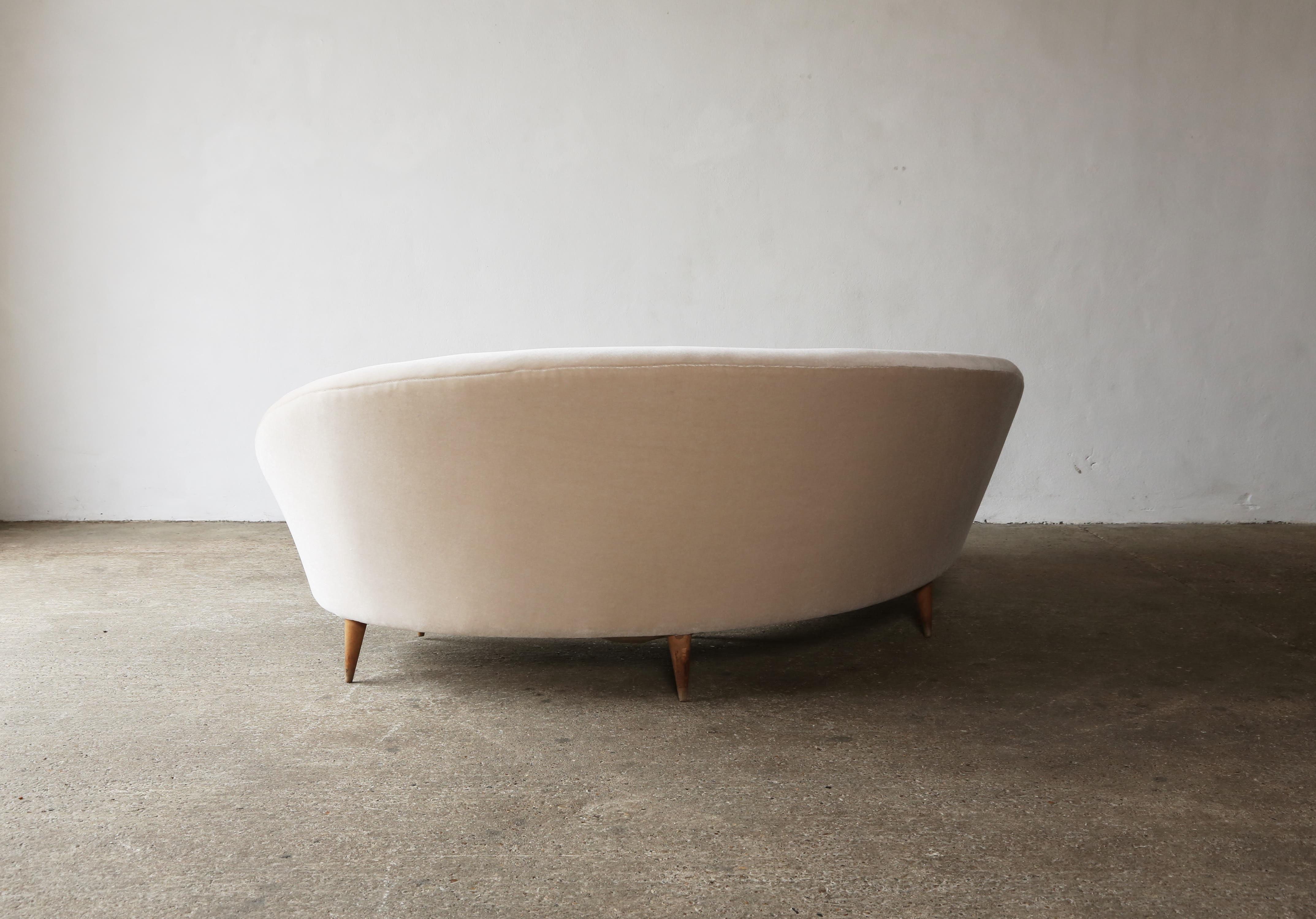 Curved Sofa Attributed to Federico Munari, Italy, 1950s For Sale 6
