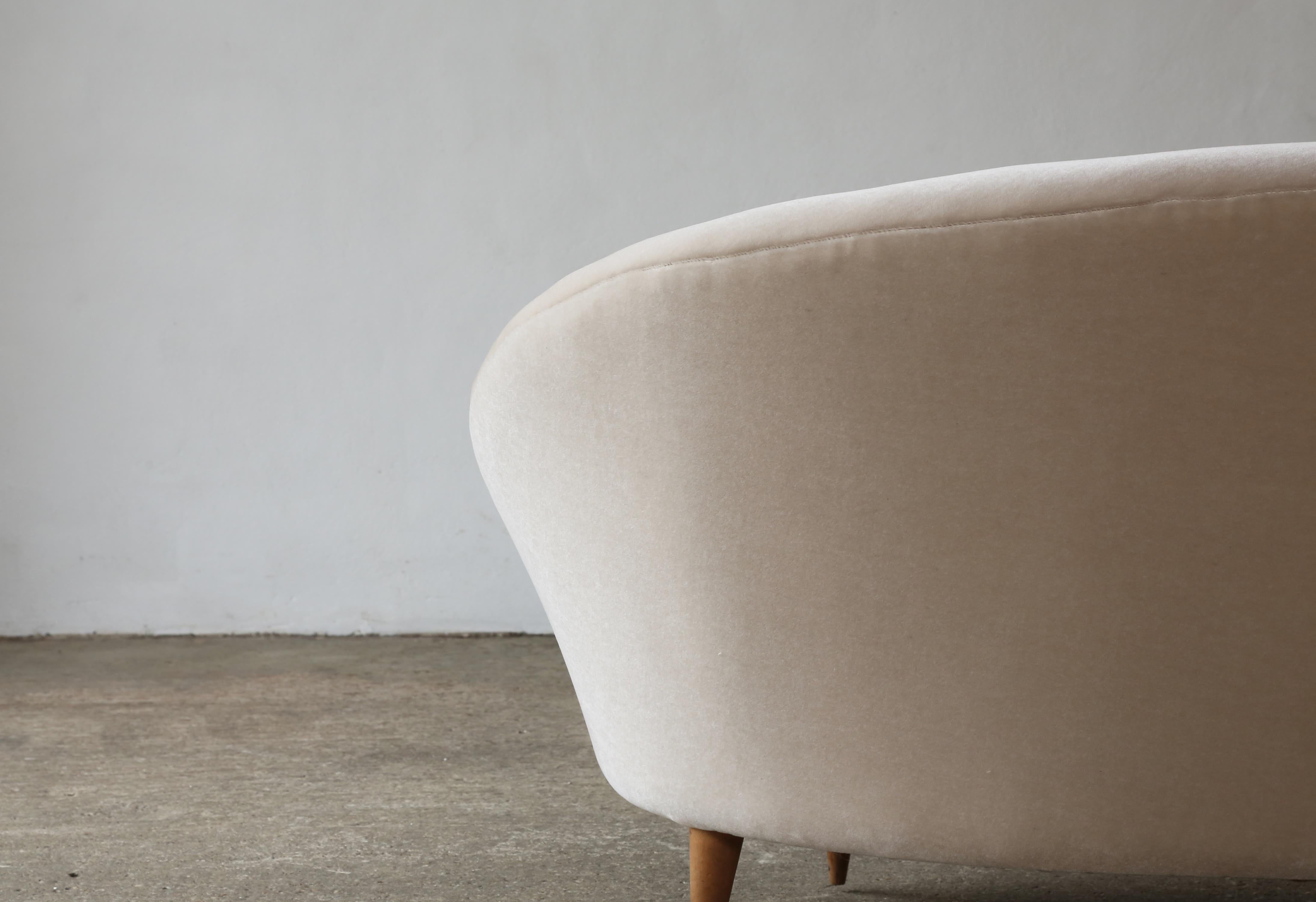 Curved Sofa Attributed to Federico Munari, Italy, 1950s For Sale 7