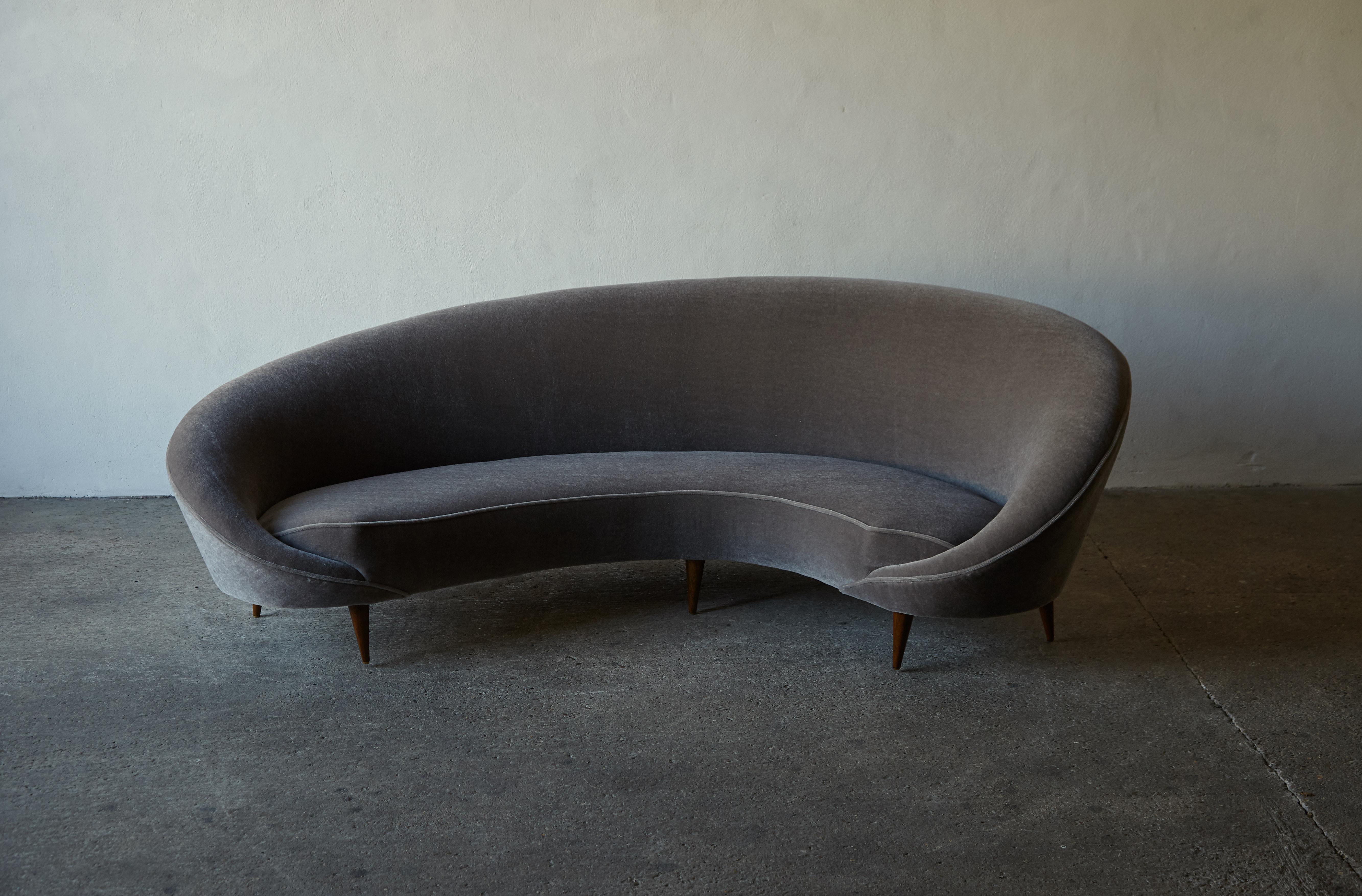 Mid-Century Modern Curved Sofa Attributed to Ico Parisi / Federico Munari, Italy, 1950s