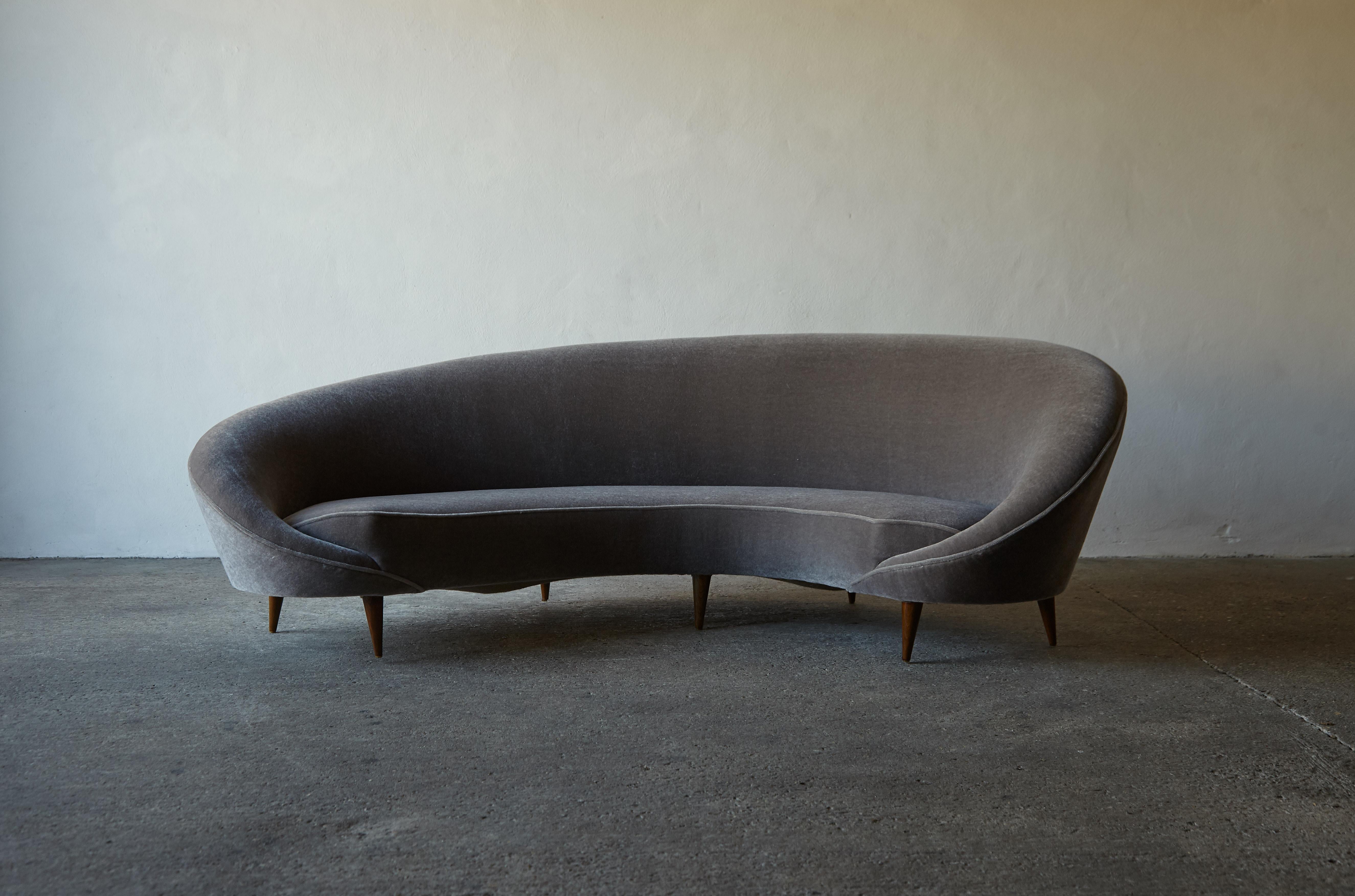 Italian Curved Sofa Attributed to Ico Parisi / Federico Munari, Italy, 1950s