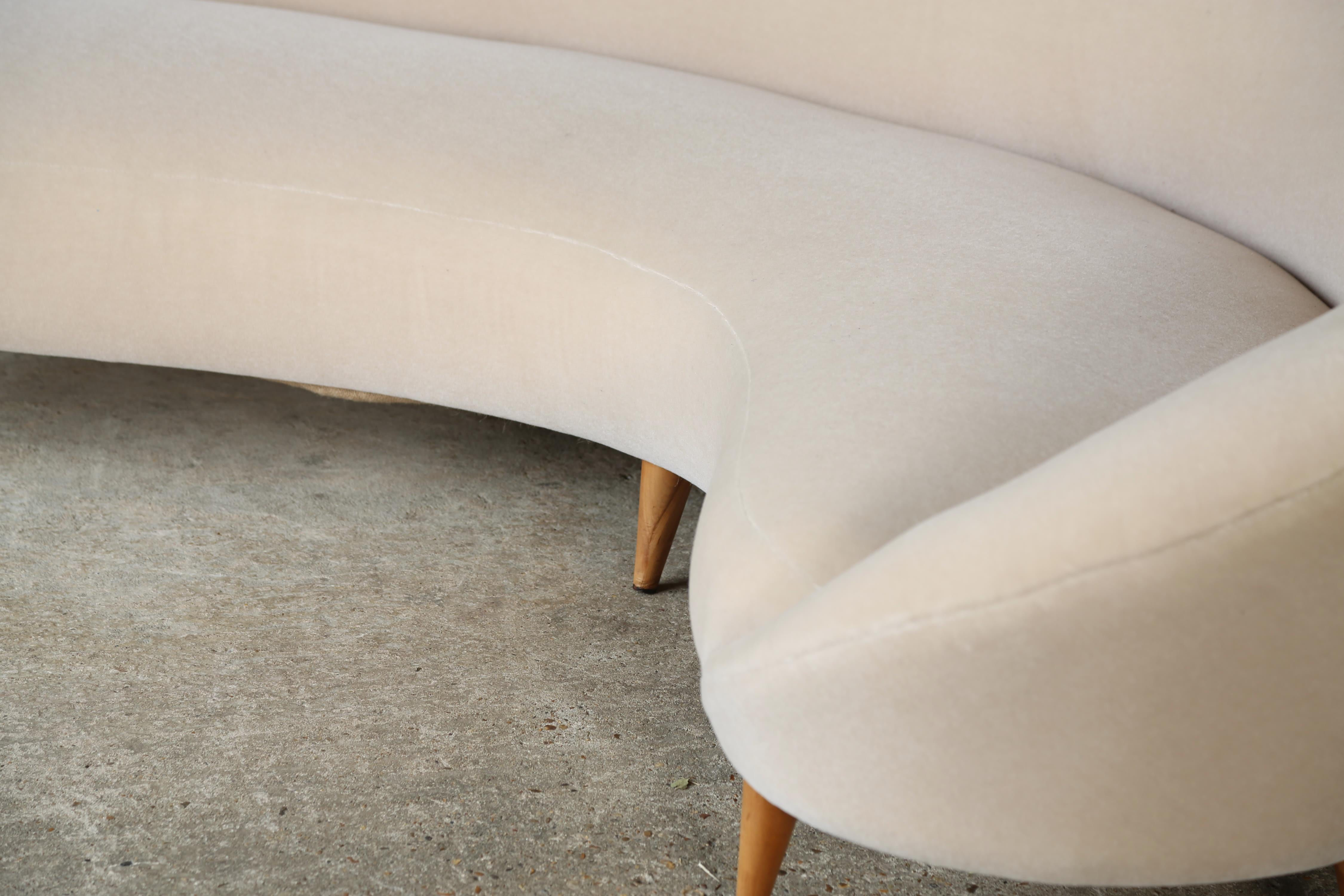 Curved Sofa Attributed to Federico Munari, Italy, 1950s In Good Condition For Sale In LEWES, GB