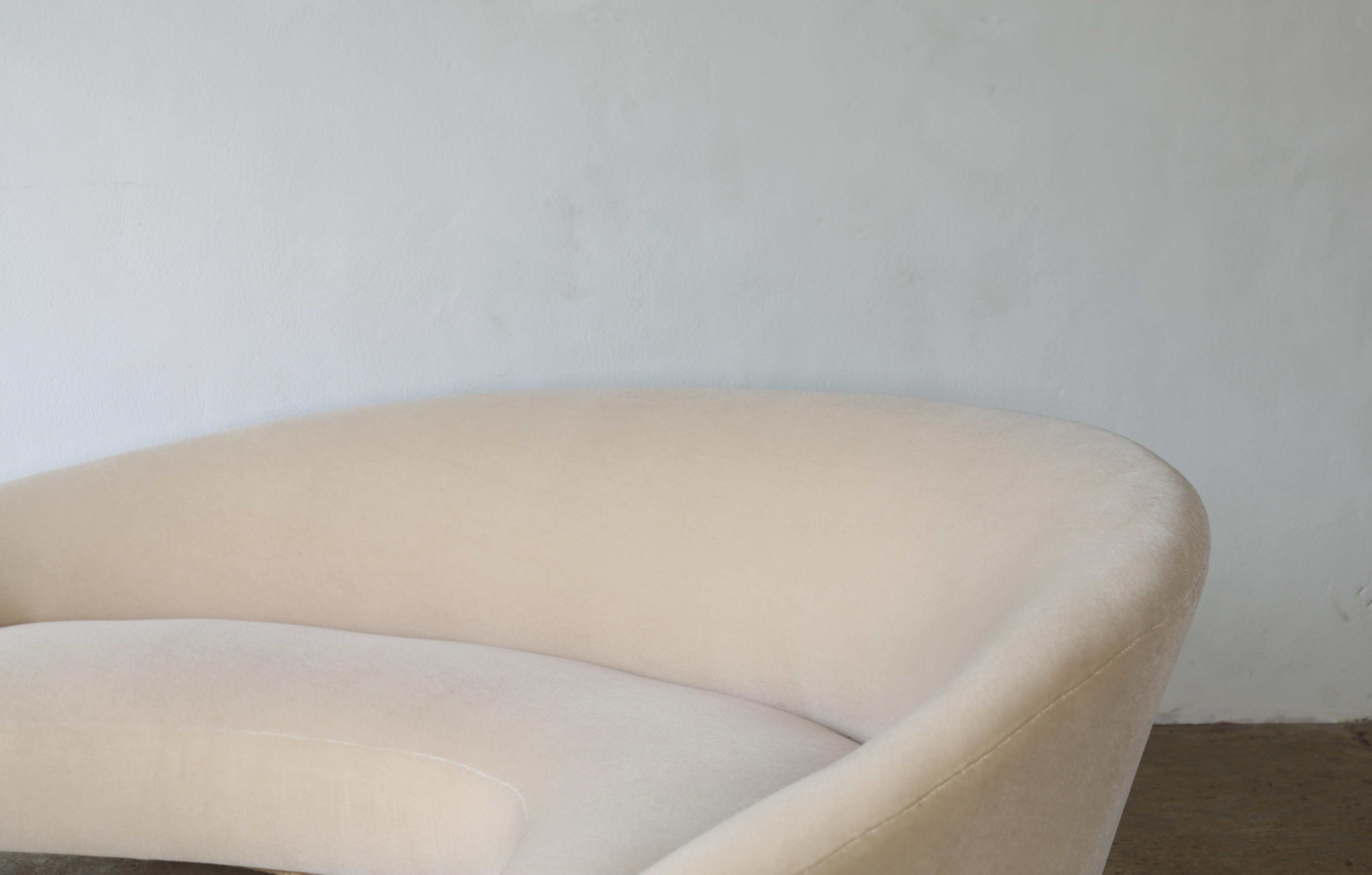 20th Century Curved Sofa Attributed to Federico Munari, Italy, 1950s For Sale