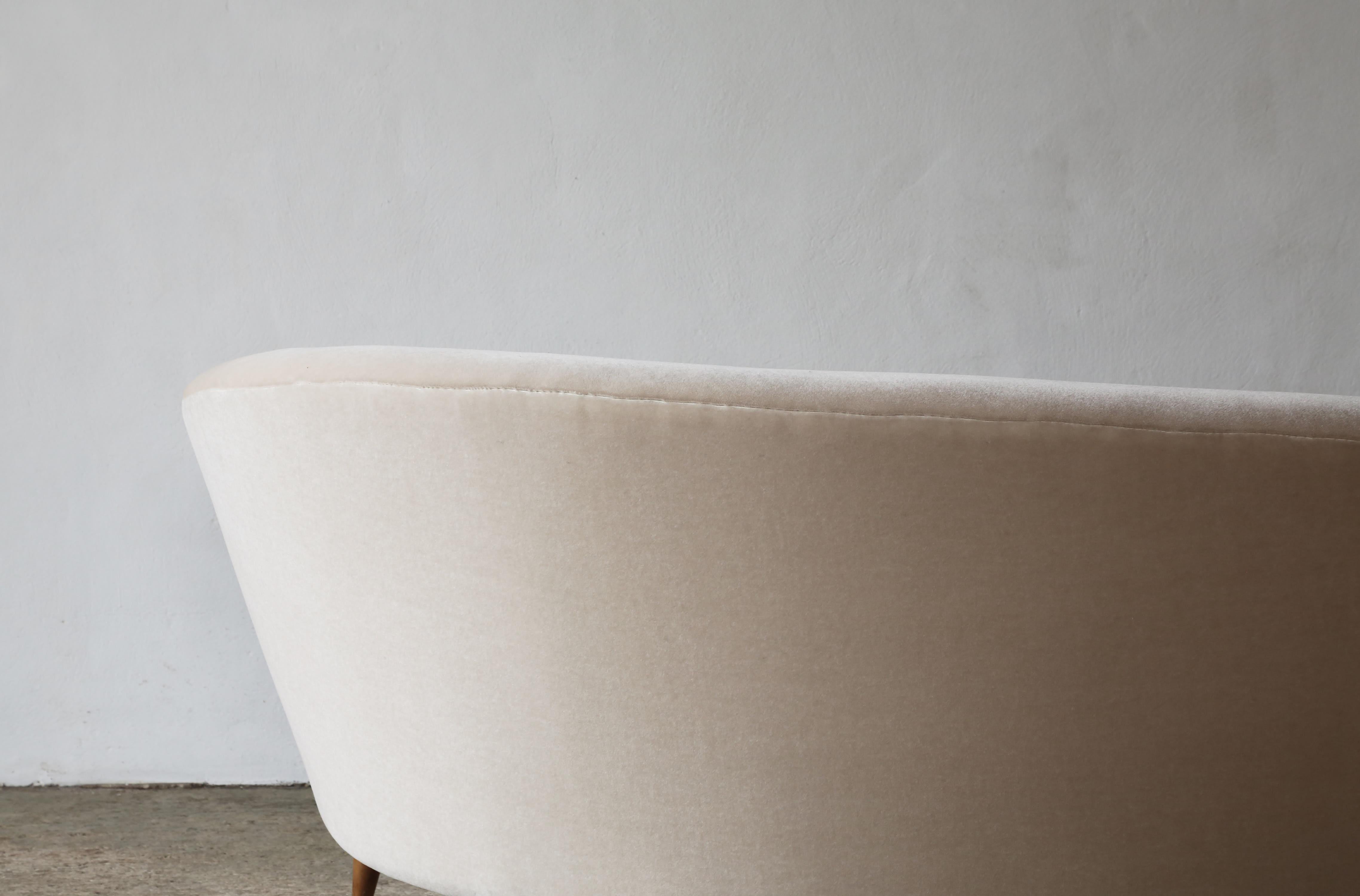 Curved Sofa Attributed to Federico Munari, Italy, 1950s For Sale 2