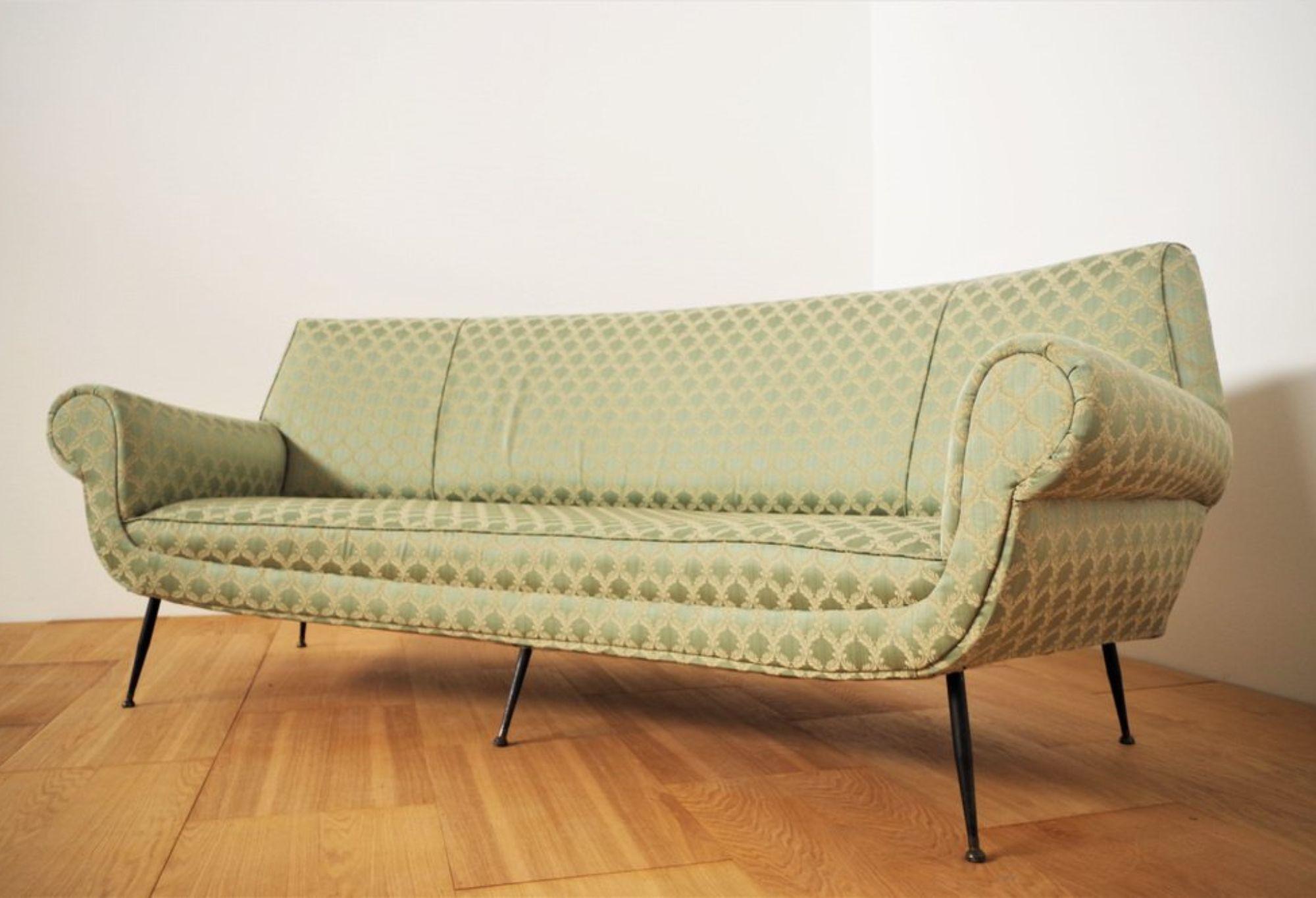 Curved Sofa by Gigi Radice, 1950s – A Timeless Italian Masterpiece in vendita 1