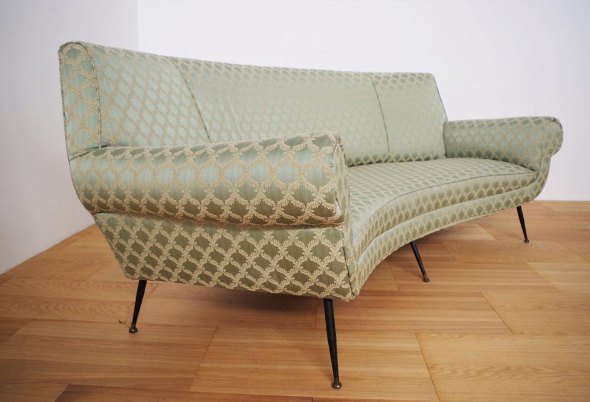 Curved Sofa by Gigi Radice, 1950s – A Timeless Italian Masterpiece in vendita 2