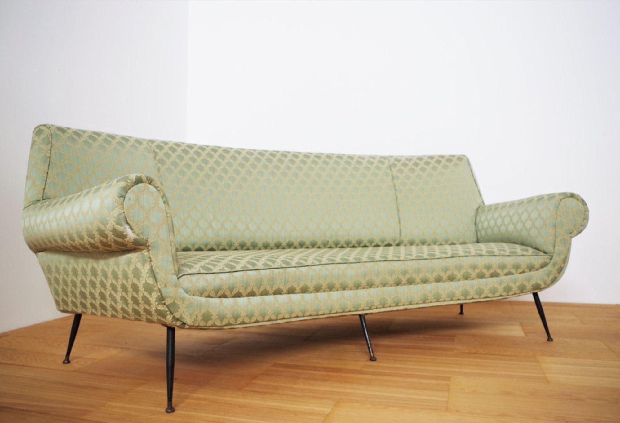 Curved Sofa by Gigi Radice, 1950s – A Timeless Italian Masterpiece in vendita 3