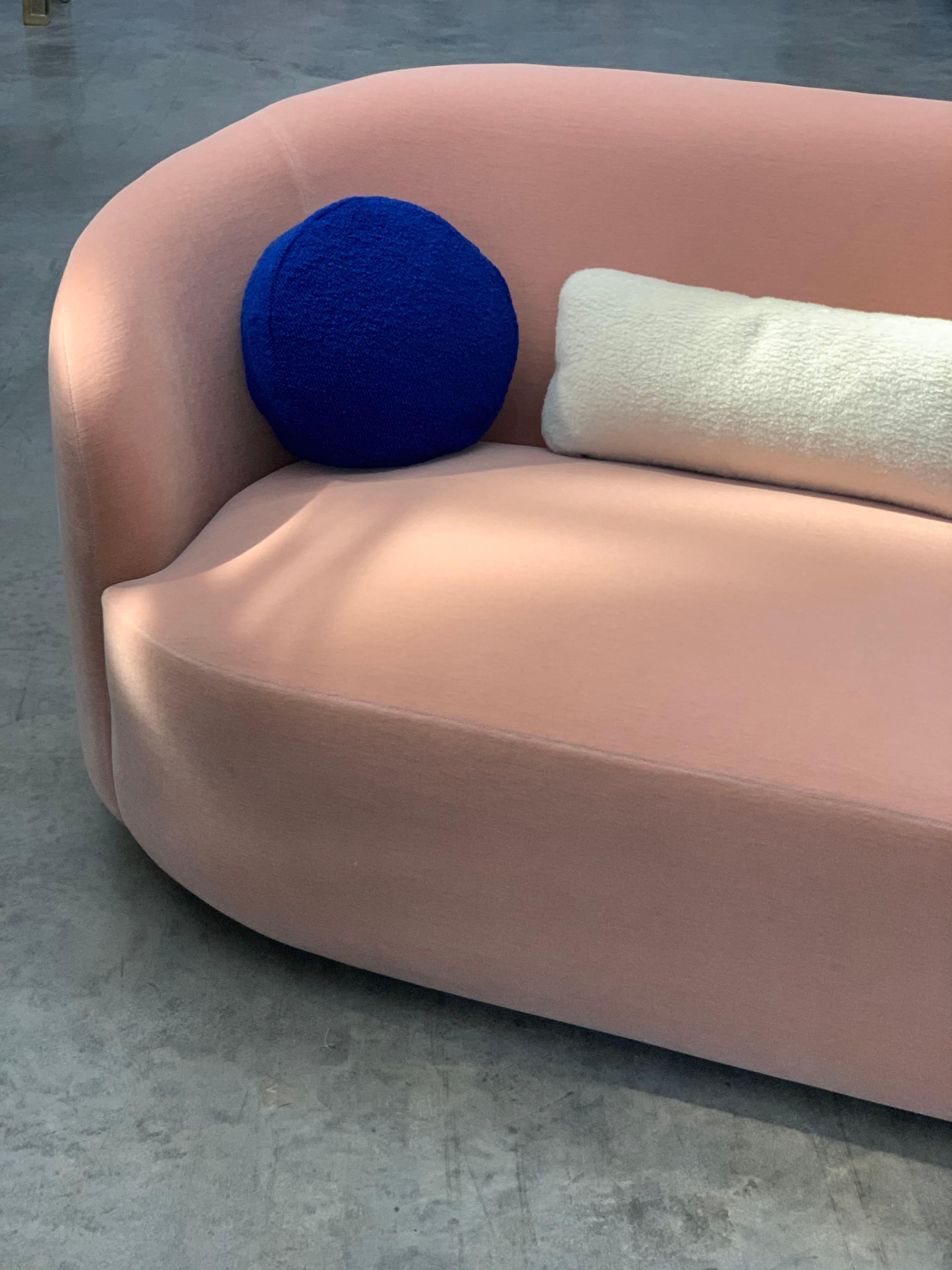 Scandinavian Modern Curved Sofa 'Cottonflower' in Blush Velvet by Kabinet For Sale
