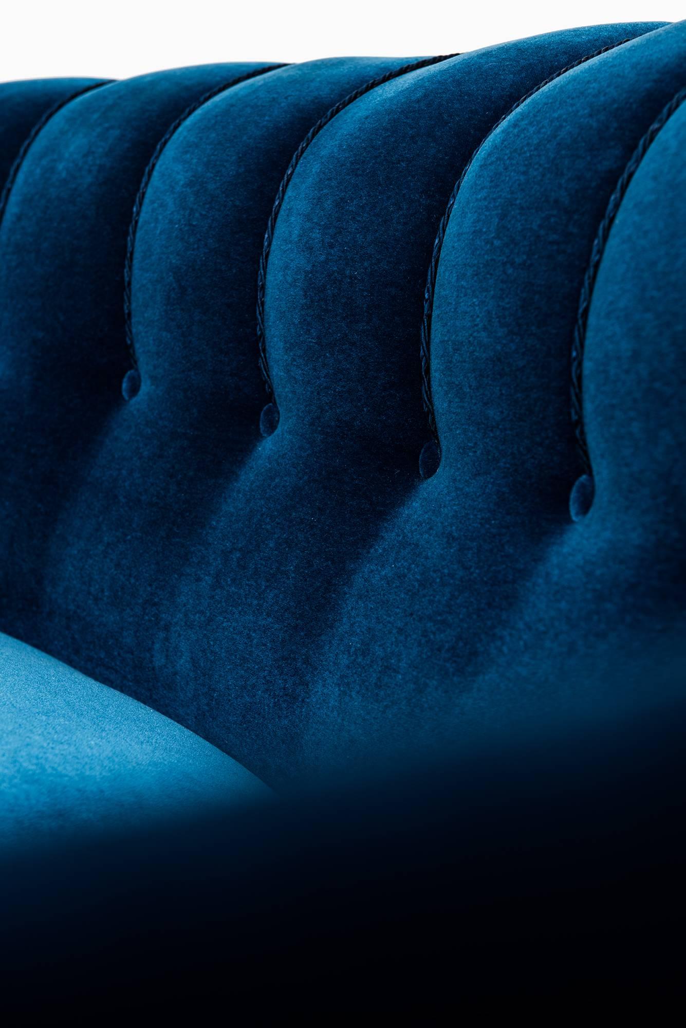 Scandinavian Modern Curved Sofa in Blue Velvet Attributed to Otto Schulz