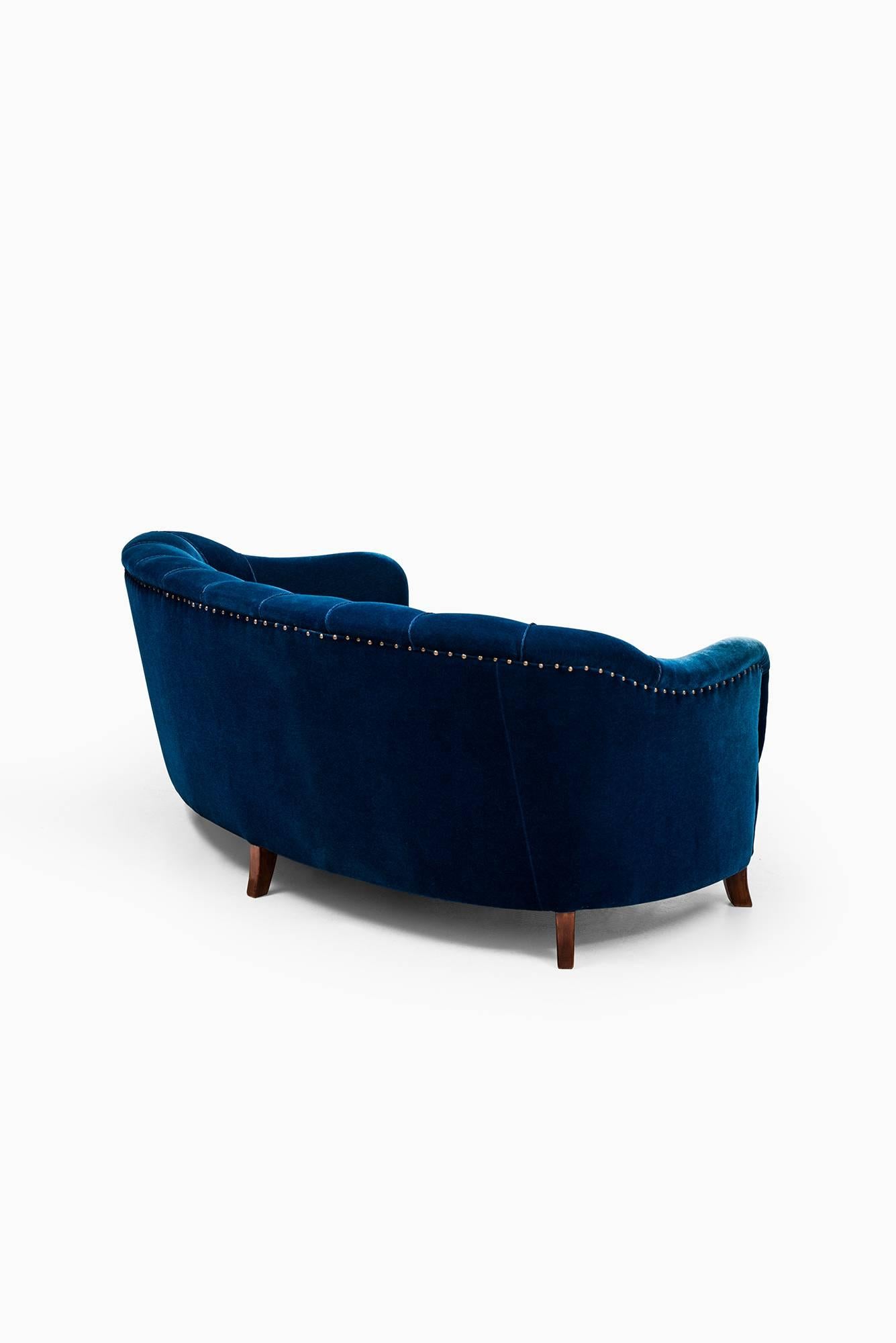 Mid-20th Century Curved Sofa in Blue Velvet Attributed to Otto Schulz