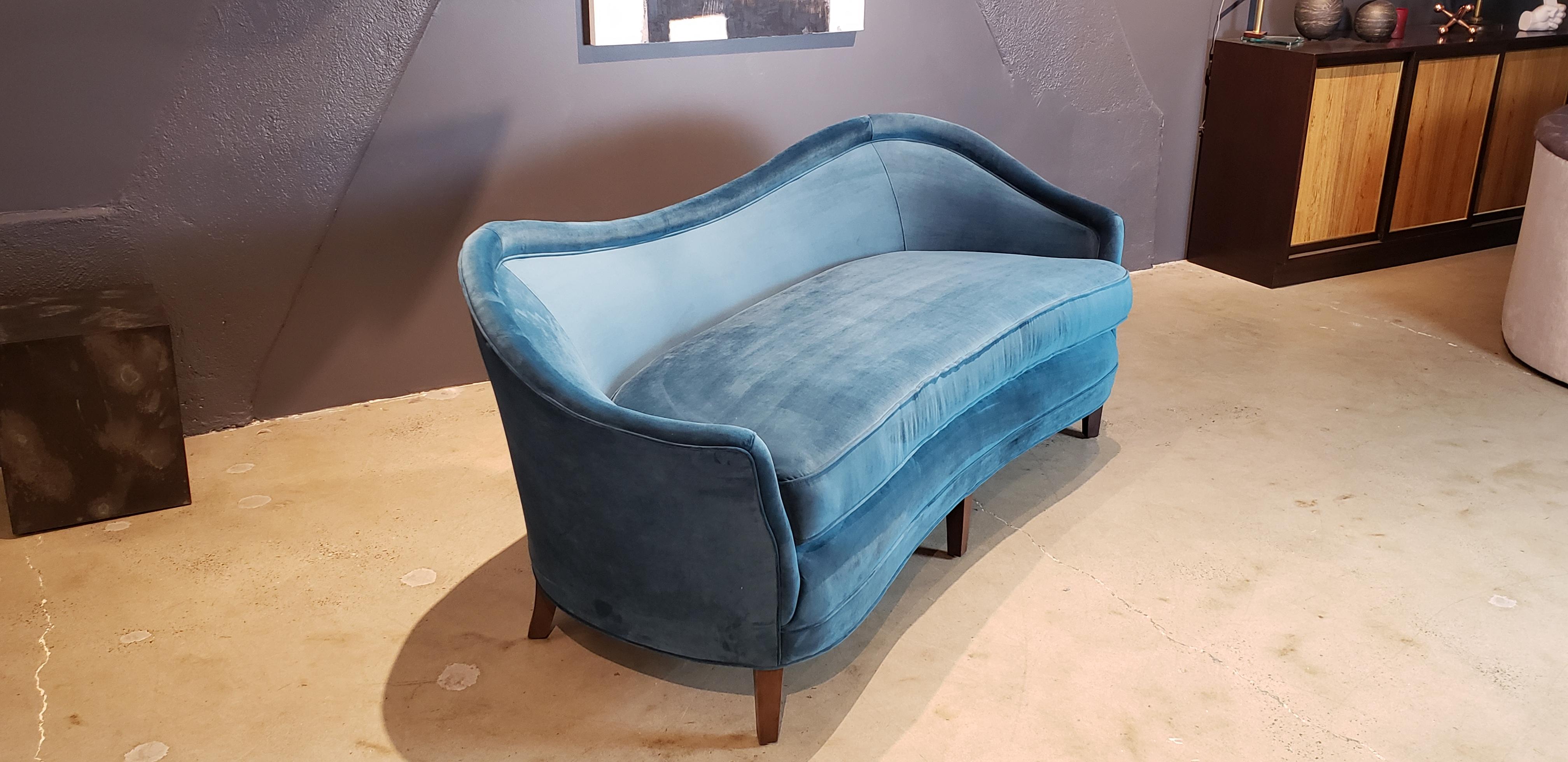 Curved Sofa in the Style of Gio Ponti, Italy, 1940s, Restored in Teal Velvet 4