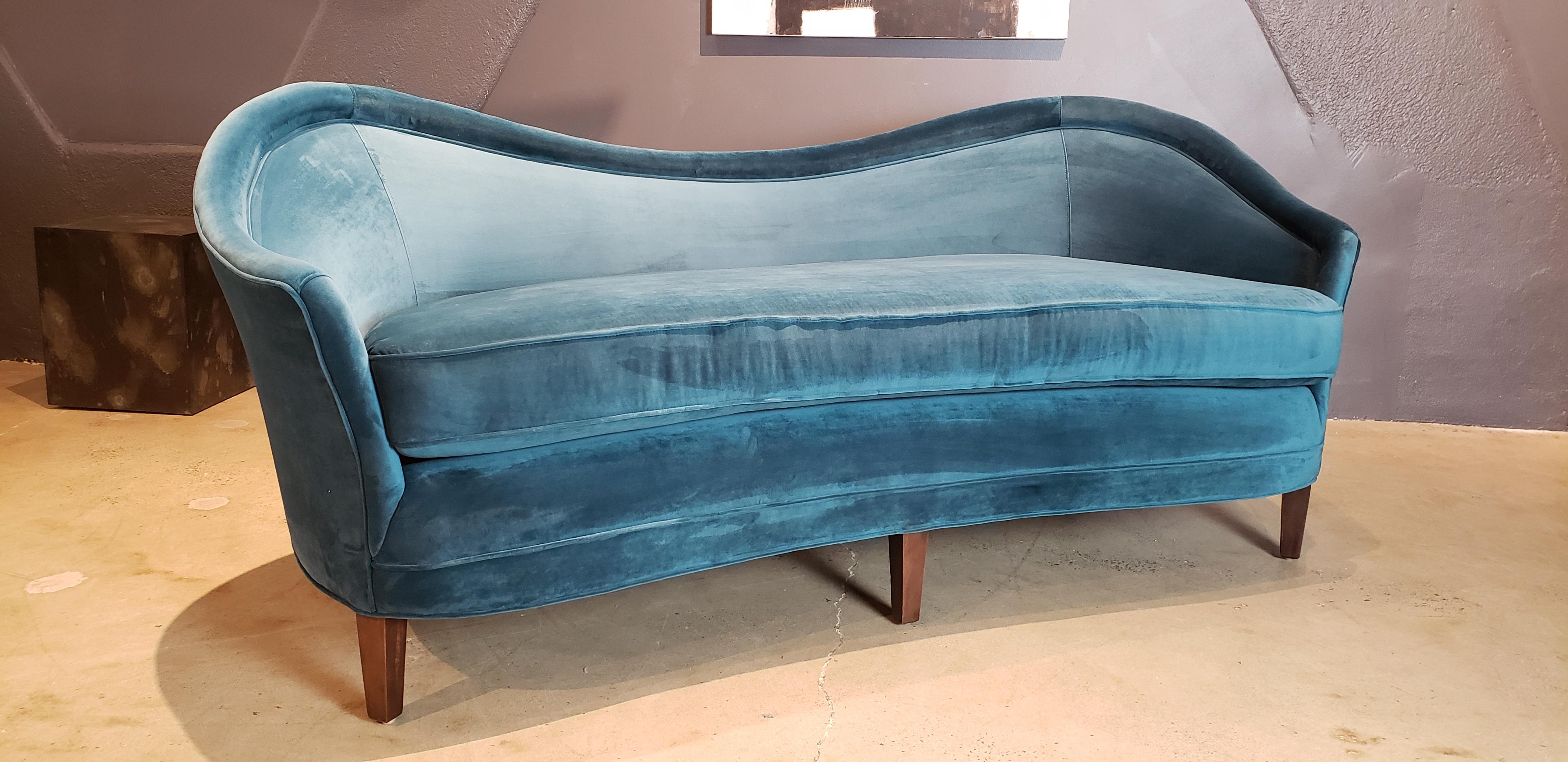 Elegant early midcentury Italian curved sofa in the style of Gio Ponti's work for Casa e Giardino. Quite possibly Ponti, as the shapes look correct, but we cannot be certain enough to do anything other than attribute the design to him. (For