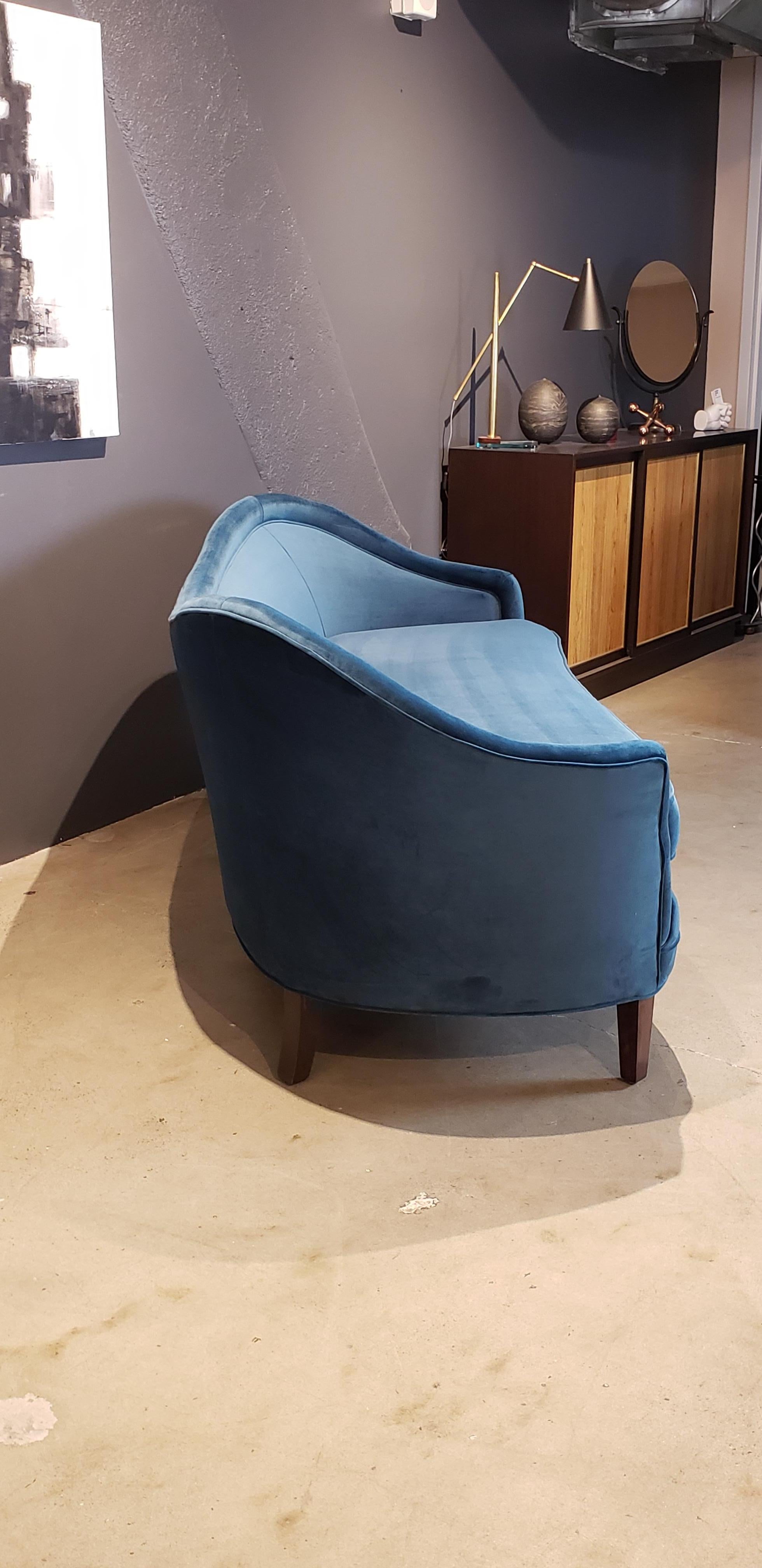 Mid-20th Century Curved Sofa in the Style of Gio Ponti, Italy, 1940s, Restored in Teal Velvet