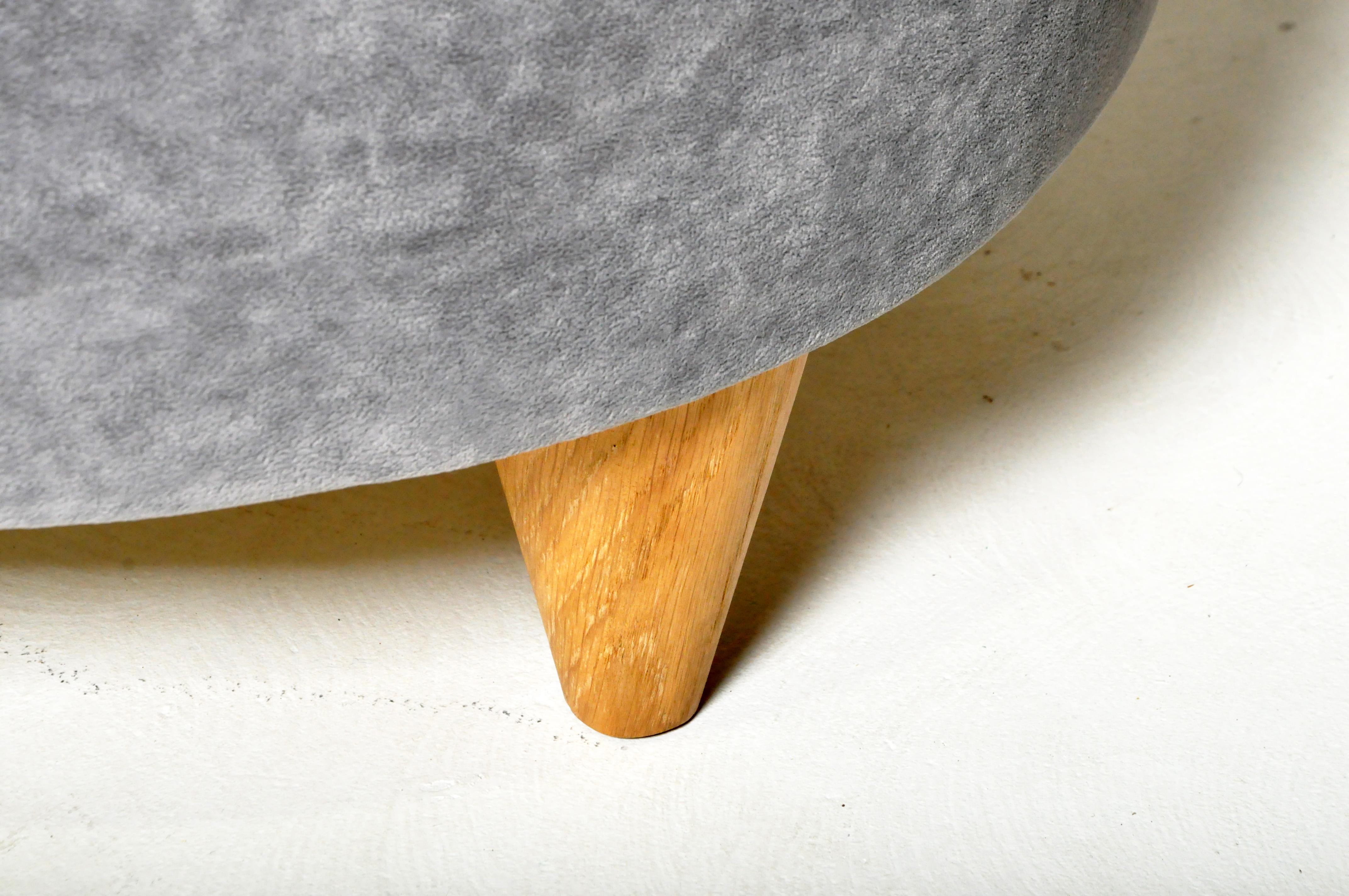 Curved Sofa with Rolled and Tufted Back In Good Condition In Chicago, IL