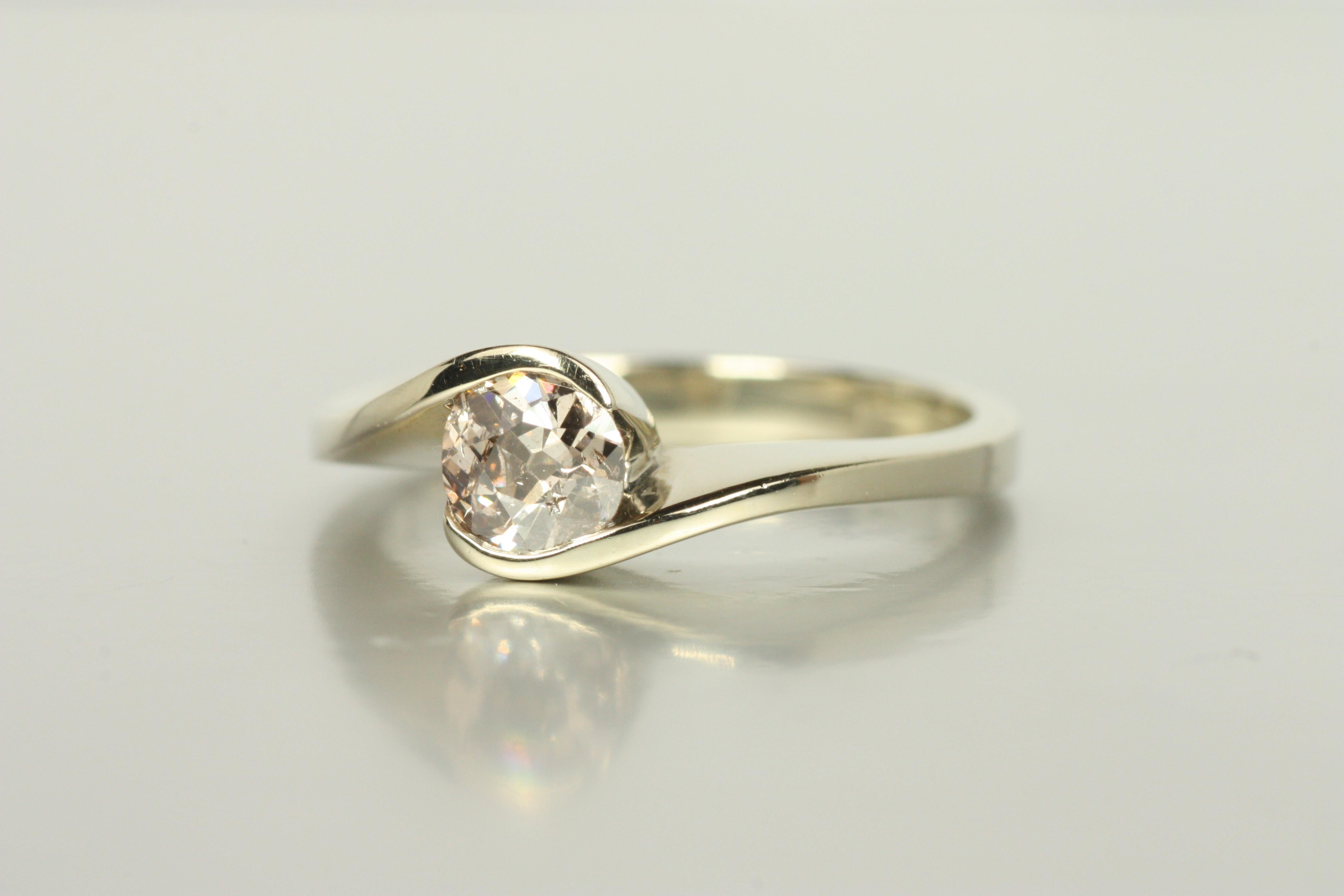 Curved Solitaire Engagement Ring – 0.39ct Brown European Cut Diamond In Good Condition For Sale In Santa Monica, CA