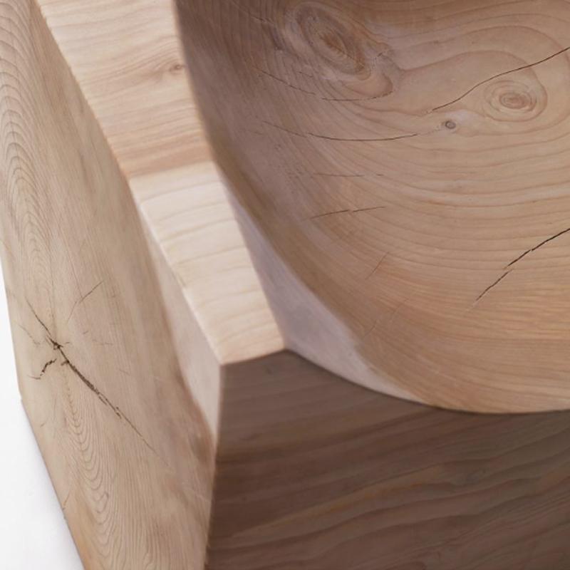 italien Tabouret ou chaise incurvé en bois de cèdre massif naturel en vente