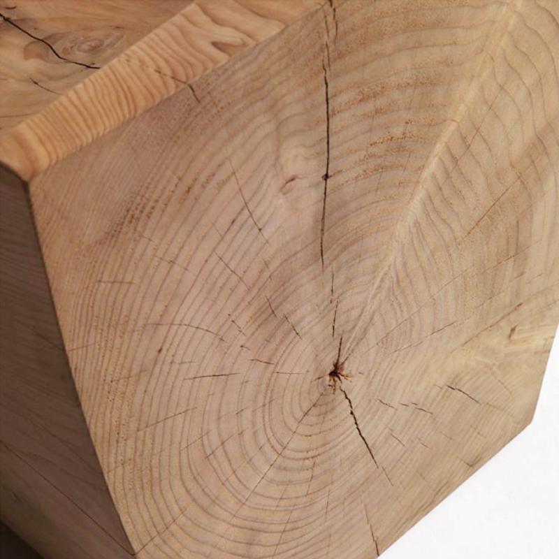 Gebogener Hocker oder Stuhl aus massivem Zedernholz (21. Jahrhundert und zeitgenössisch) im Angebot