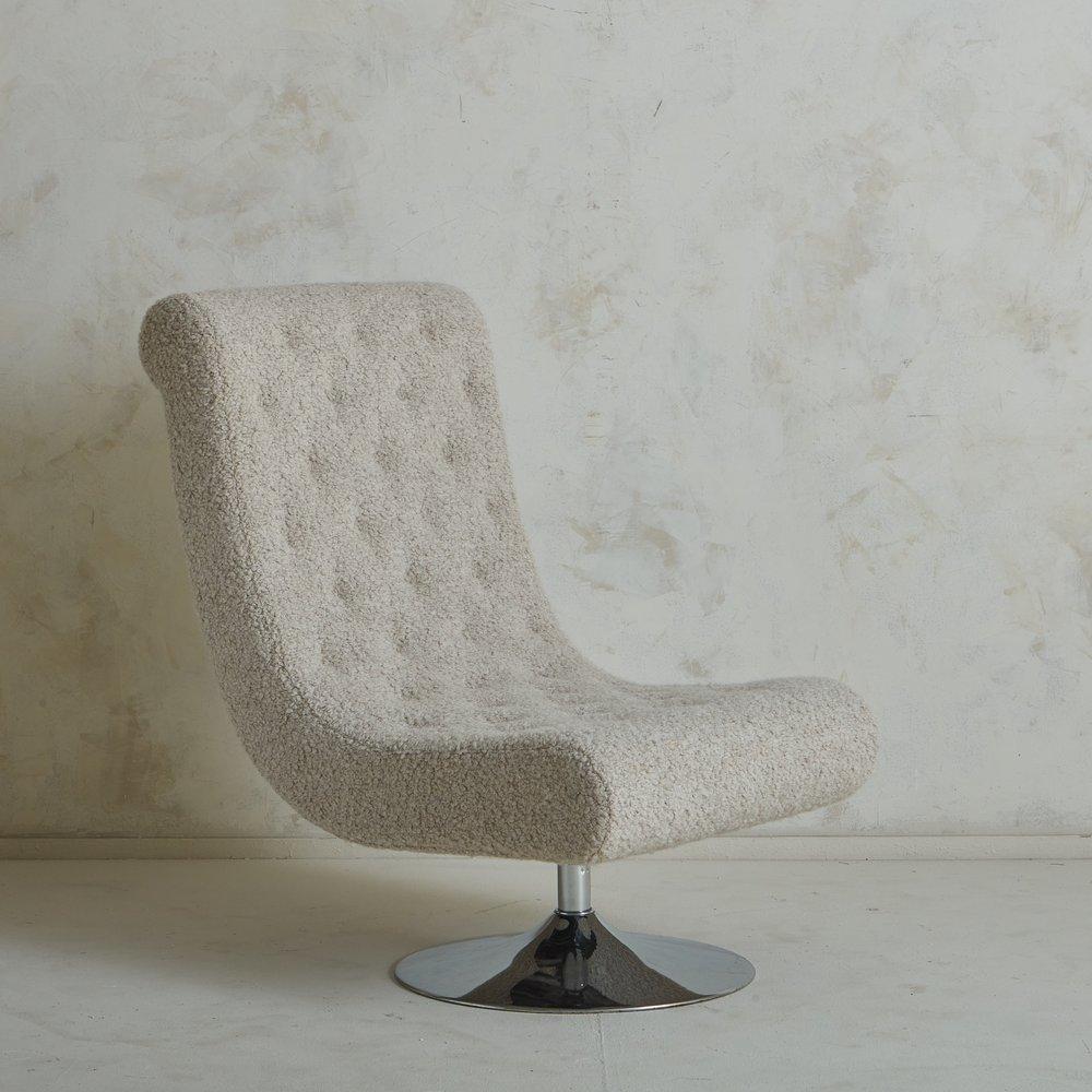 A 1950s French swivel lounge chair featuring an elegant, curved profile and a chrome tulip base. This chair was freshly reupholstered in a cream hued wool boucle with tuft detailing. Sourced in France, 1950s.