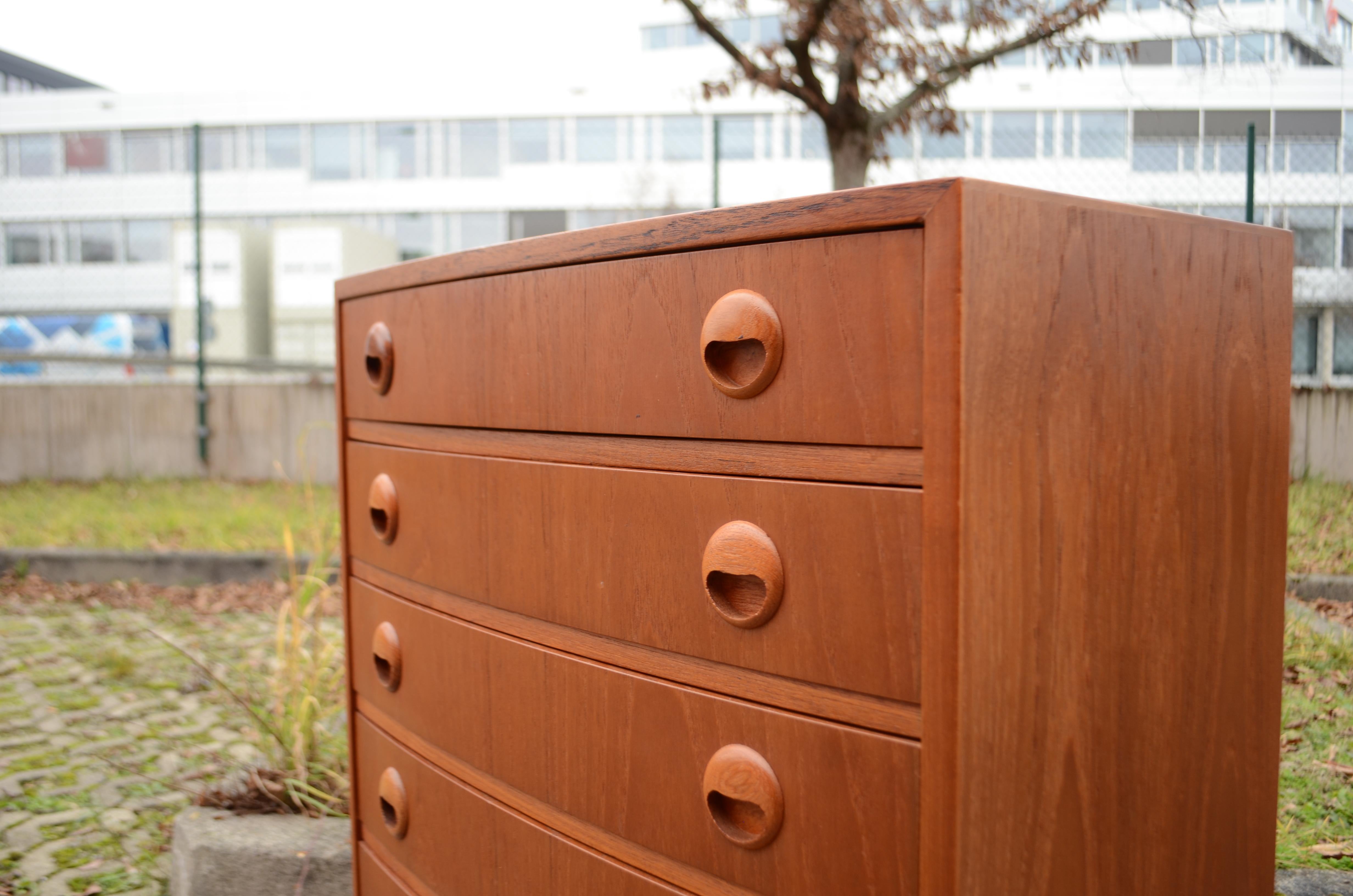 Cassettiera in teak curvato di Kai Kristiansen in vendita 4