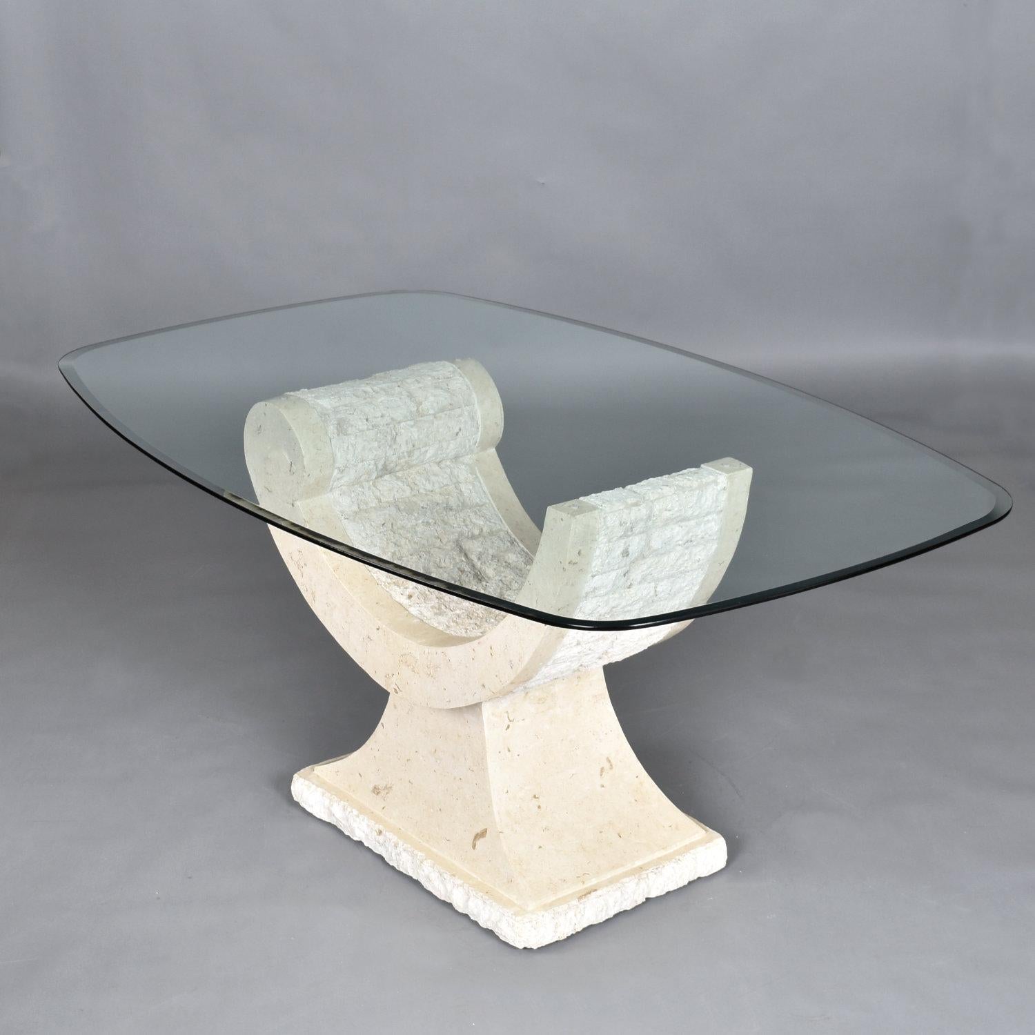 Américain Table de salle à manger à piédestal incurvé en pierre tessellée avec plateau en verre ovale en vente