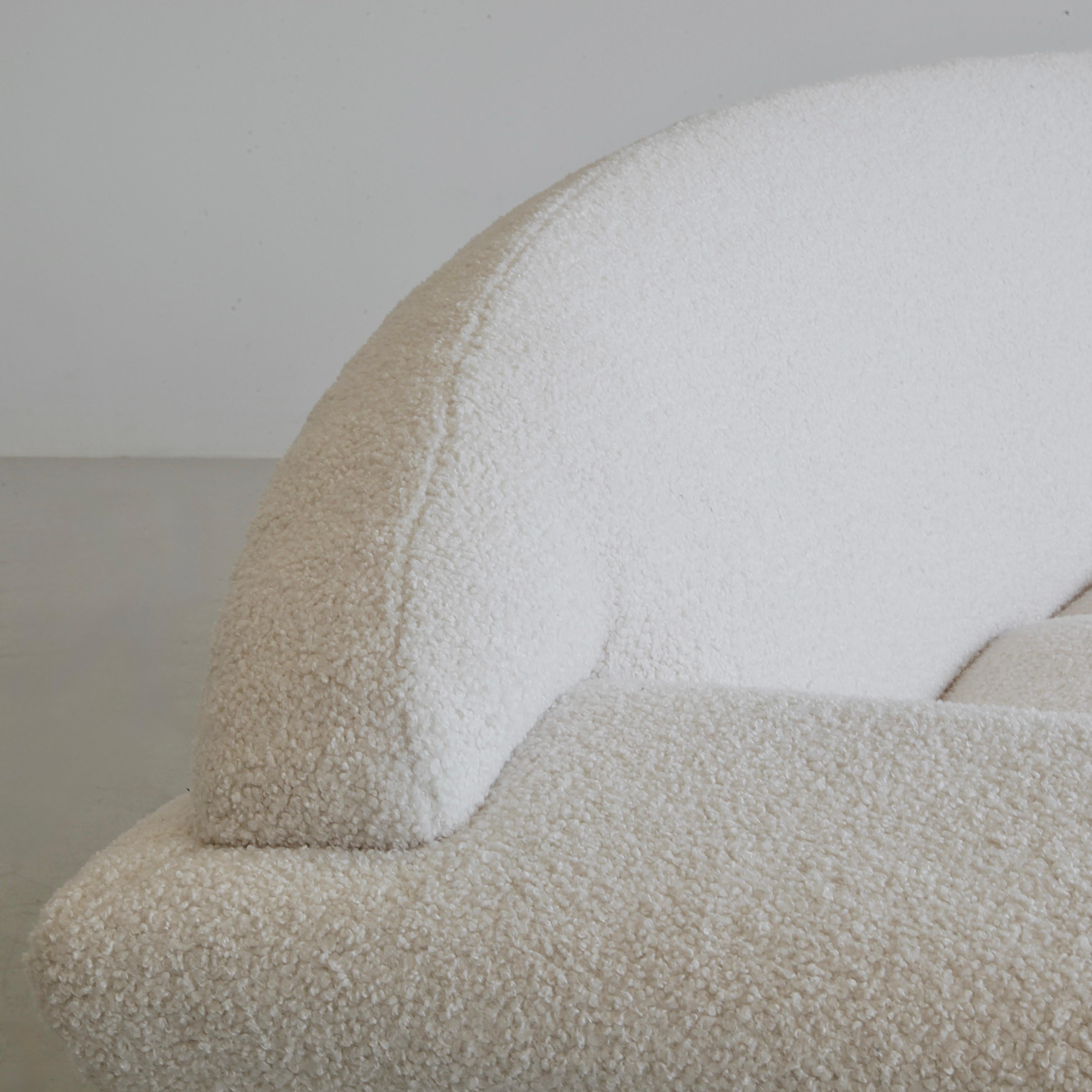 Three-seat Sofa designed by Johann Andersen. Sweden, AB Trensums Fatöljfabrik, 1965.

The curved three-seat sofa with a metal structure, chromed minimalist metal legs and comfortable cushions upholstered in a warm off-white wool material.  It is