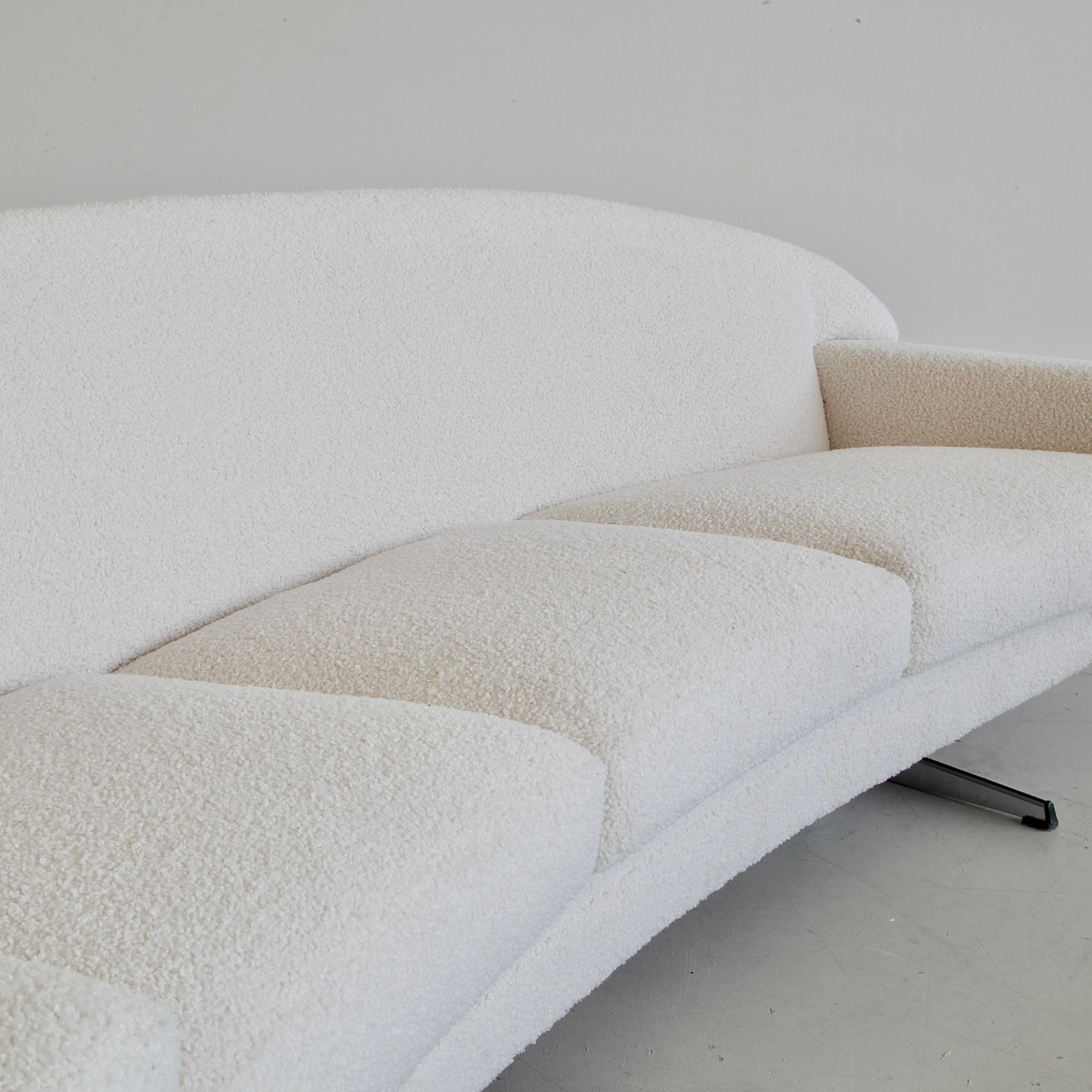 Mid-Century Modern Curved Three-Seat CAPRI Sofa designed by Johannes ANDERSEN, 1965 For Sale