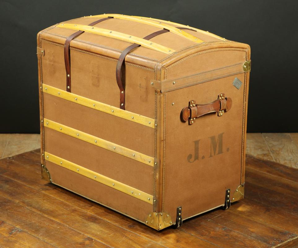 French Curved Trunk, from the Brand Moynat, Paris, 1900s For Sale
