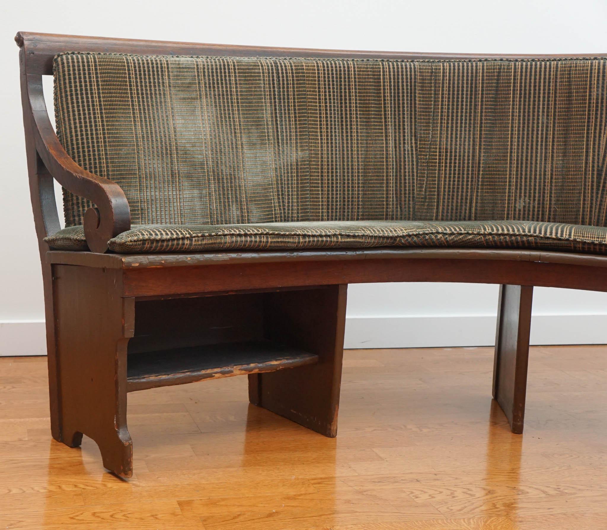Curved upholstered bench In Good Condition For Sale In Hudson, NY