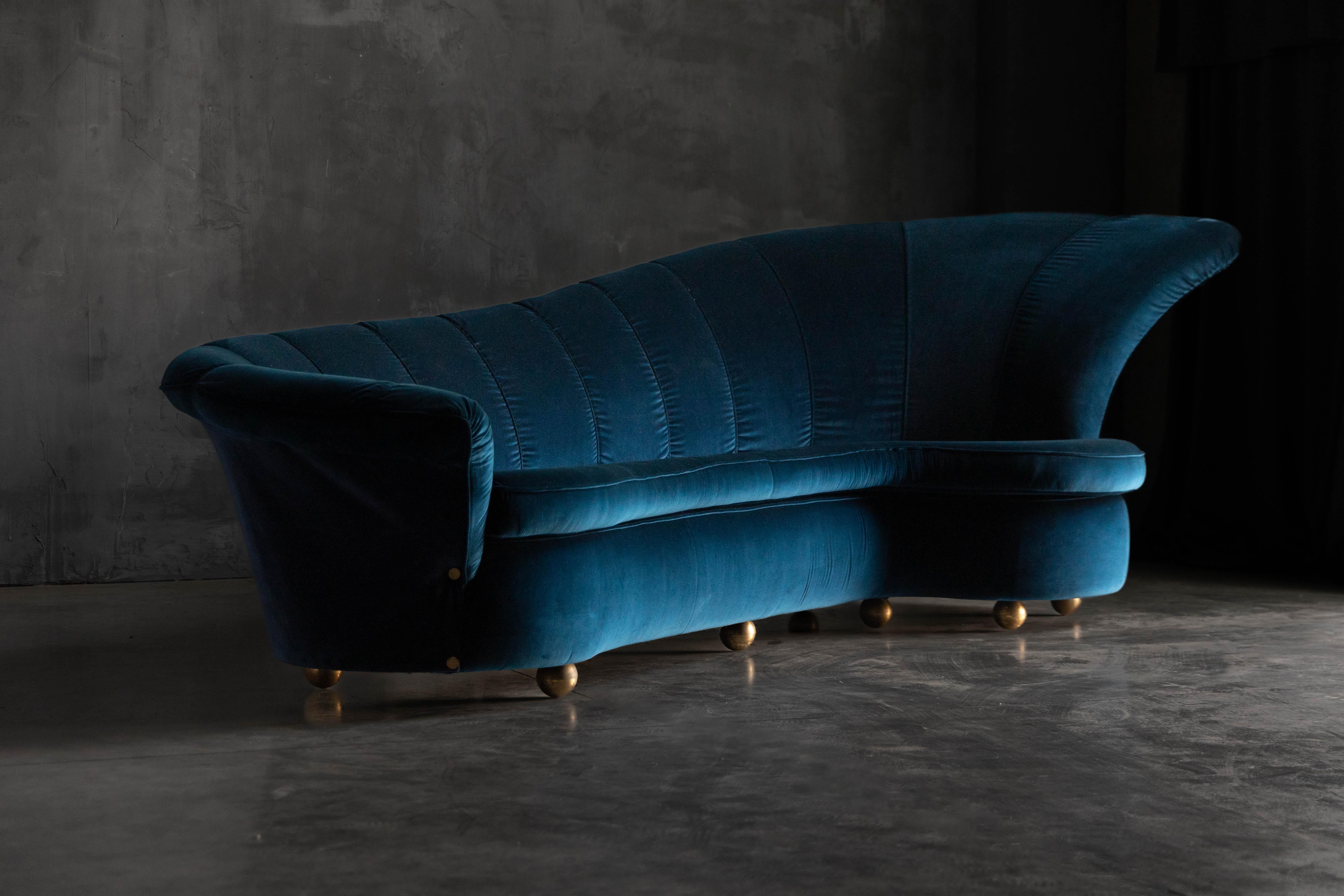 Italian Curved Velvet Hollywood Regency Sofa, Italy, 1970s For Sale