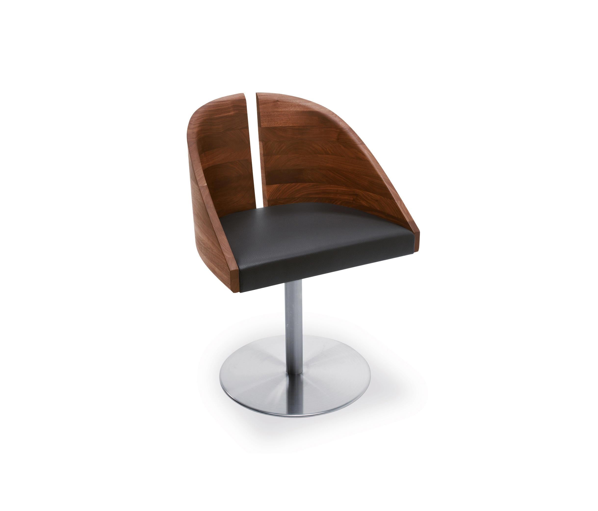 The Gala chair comes from the Italian manufacturer Riva 1920 and was designed by Pininfarina. The model sits on a round base and tall stem made of metal. Back and seat crafted in solid curved walnut wood. The seat is upholstered in 'Tortora'