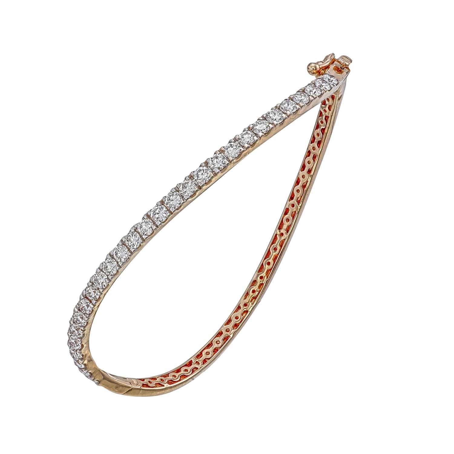 Curved wavy diamond bangle with 1.80 ct diamonds For Sale