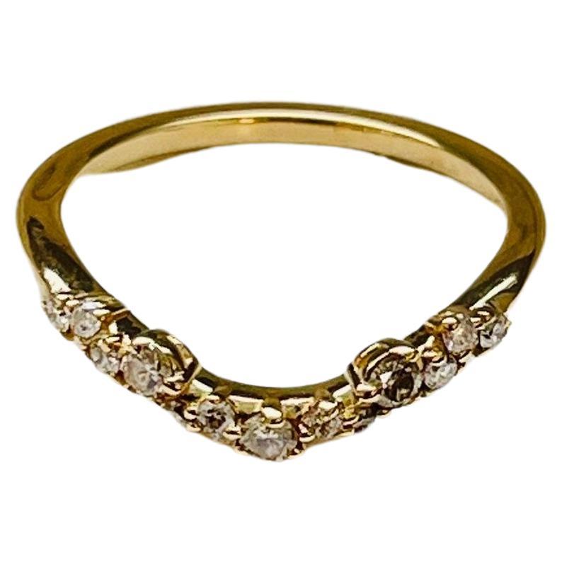 Alliance courbée en or jaune 18 carats avec diamants