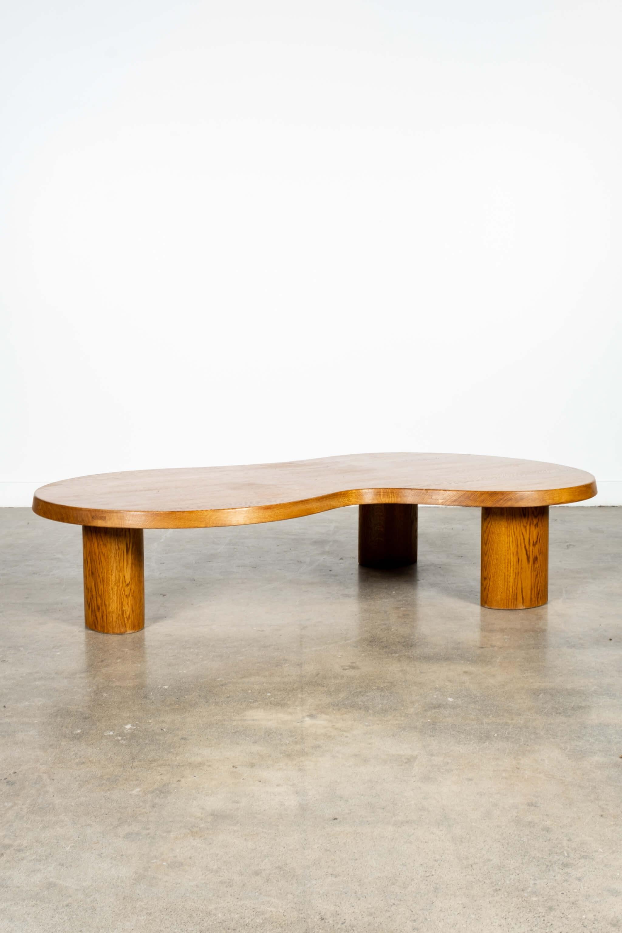 Mid-Century Modern Table basse incurvée à la manière de Charlotte Perriand en vente