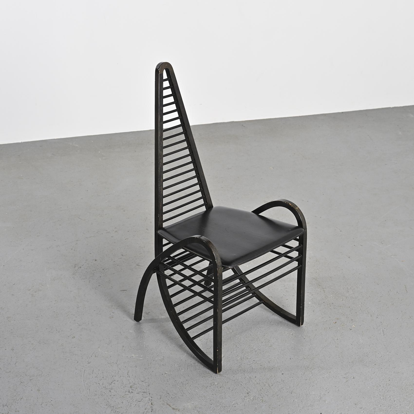 Curved wooden armchair, Siabu Italy circa 1970 In Fair Condition In VILLEURBANNE, FR