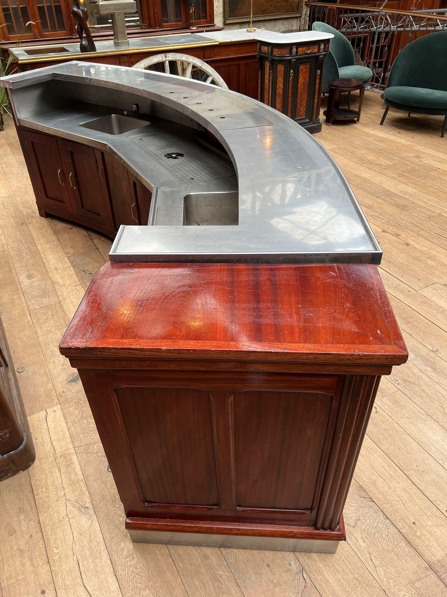 Bar curvo in legno con piano e base in acciaio inox di Fr. Vauconsant, Francia, c. in vendita 5